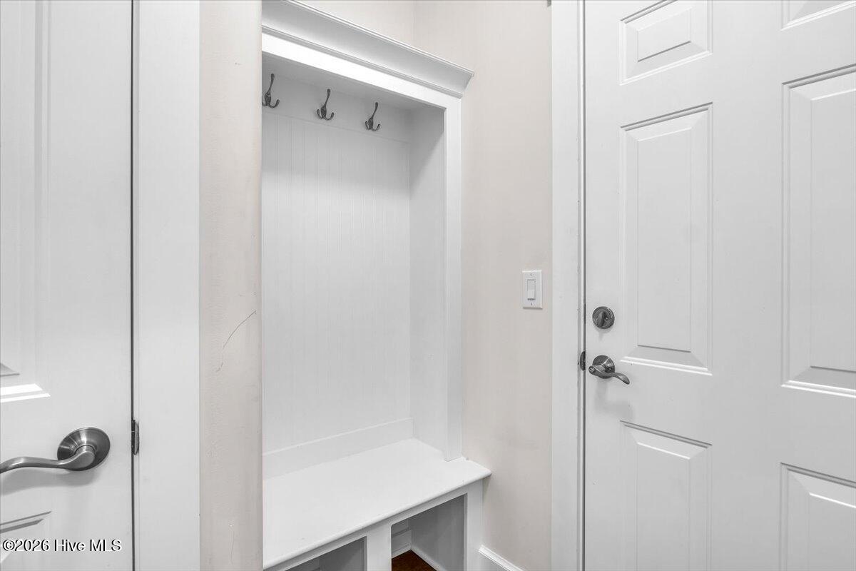 100548797 | Photo 47