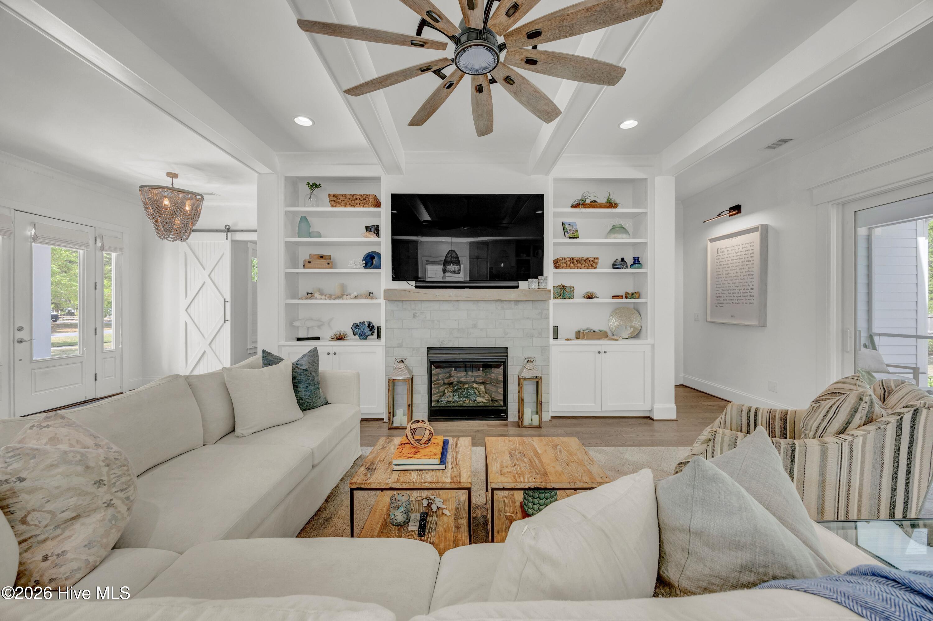 100566048 | Photo 18