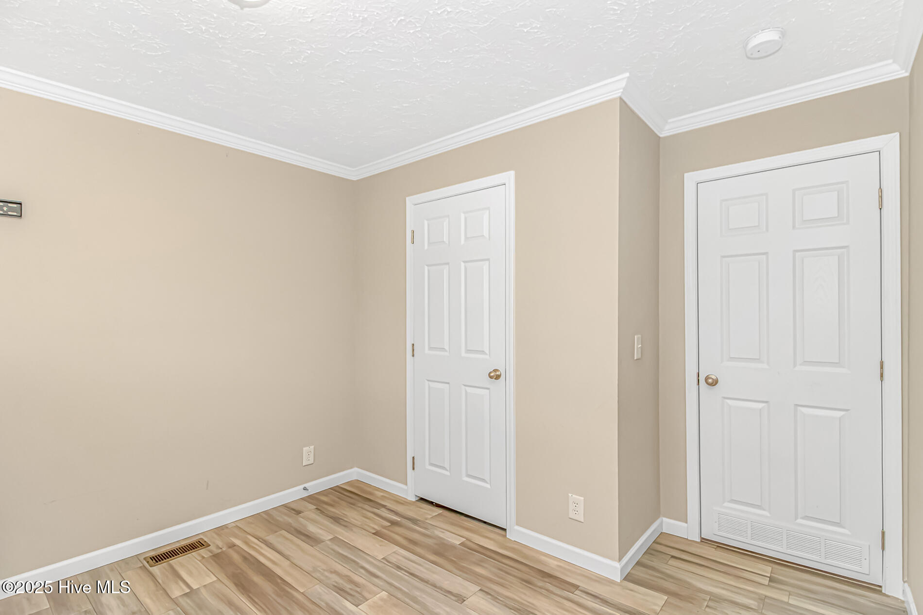 100510788 | Photo 18