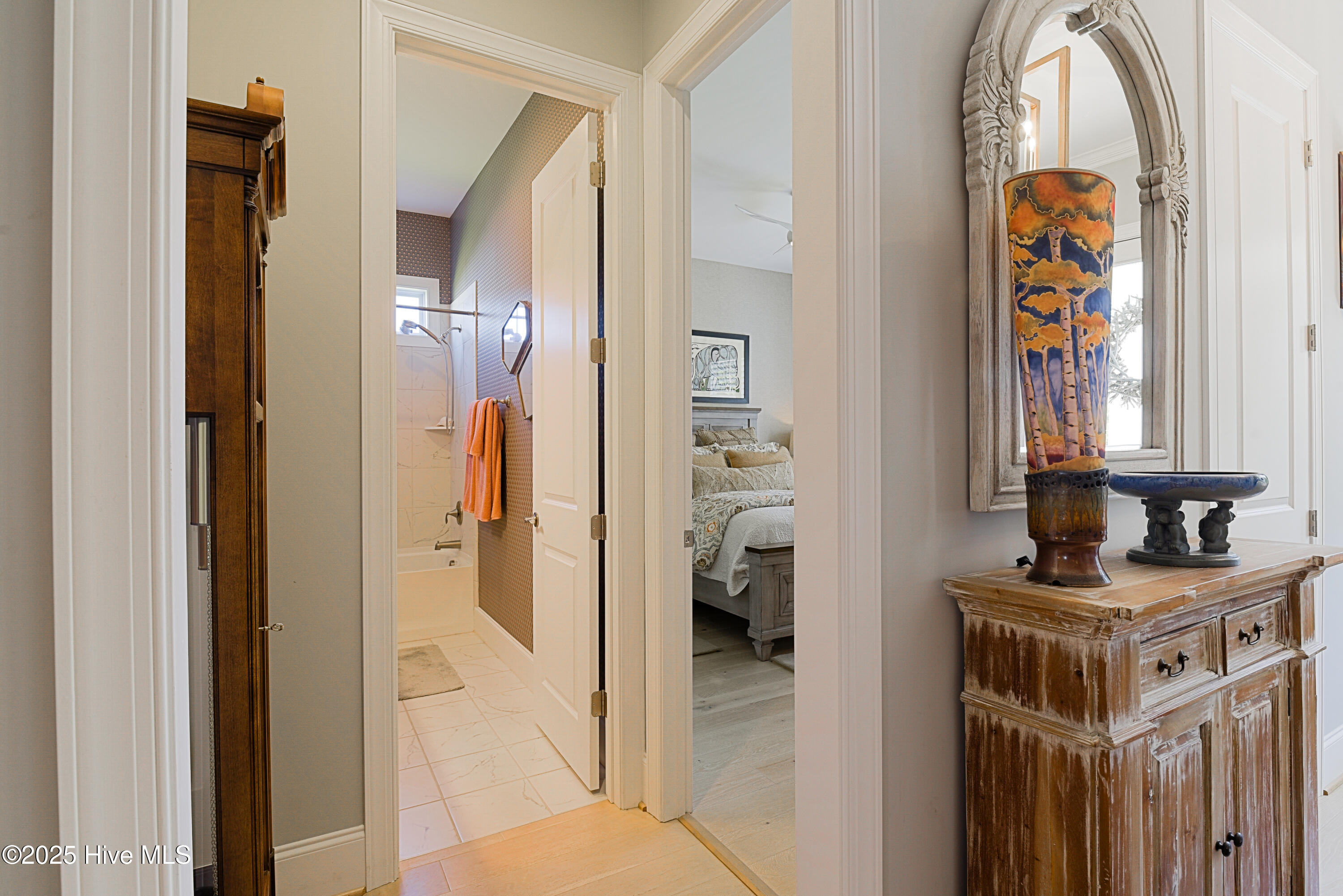 100530008 | Photo 46