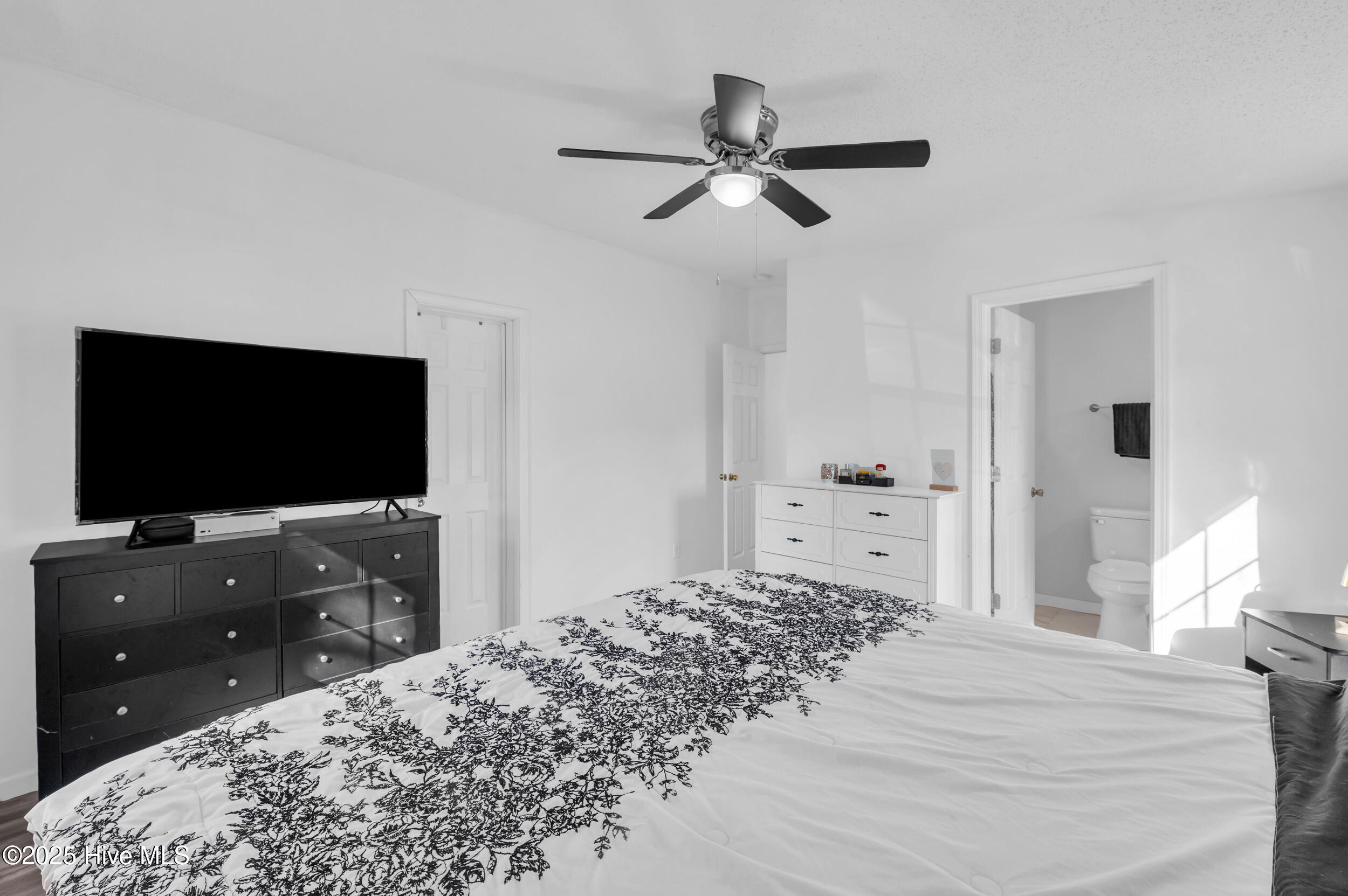 100518918 | Photo 19