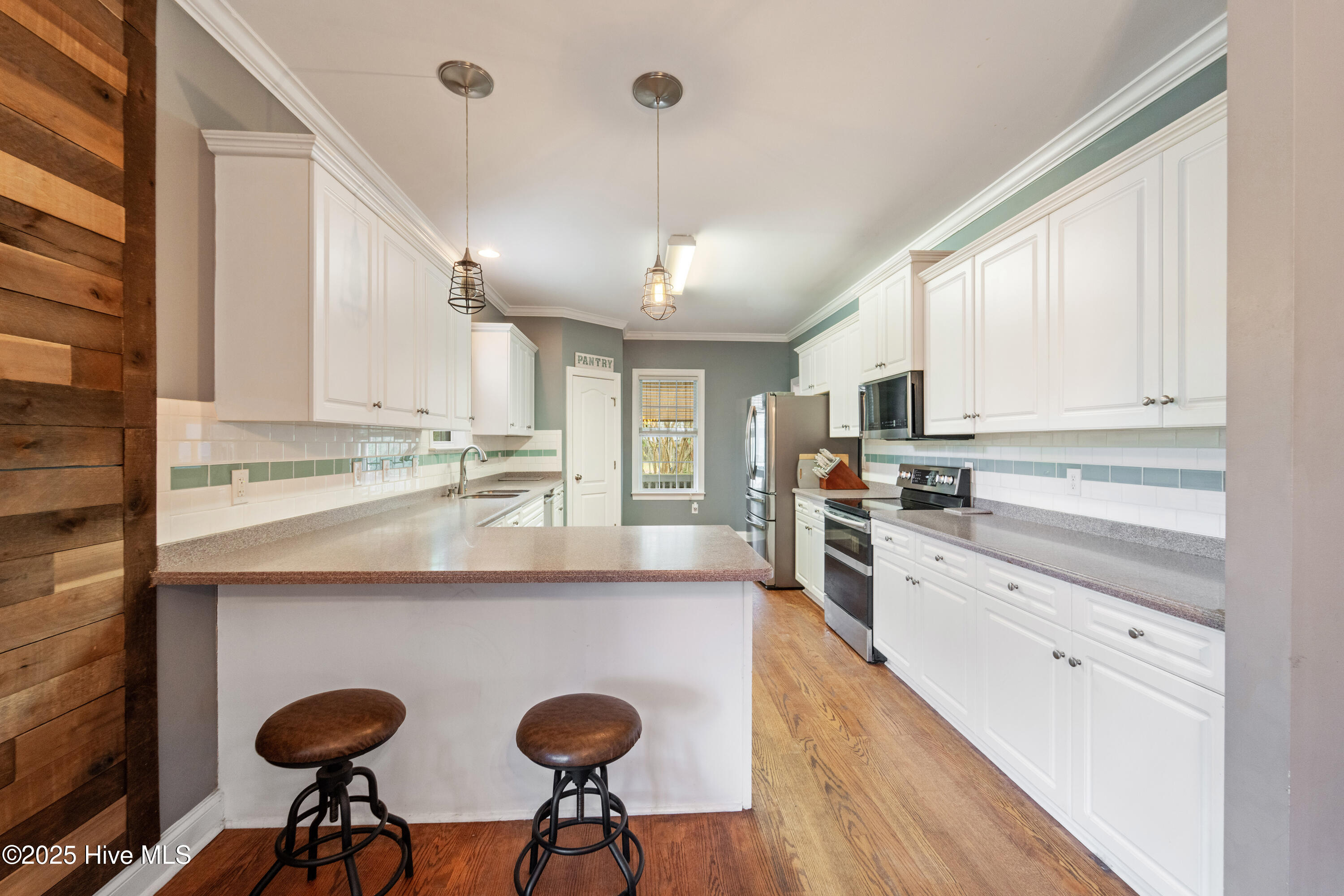 100544127 | Photo 24