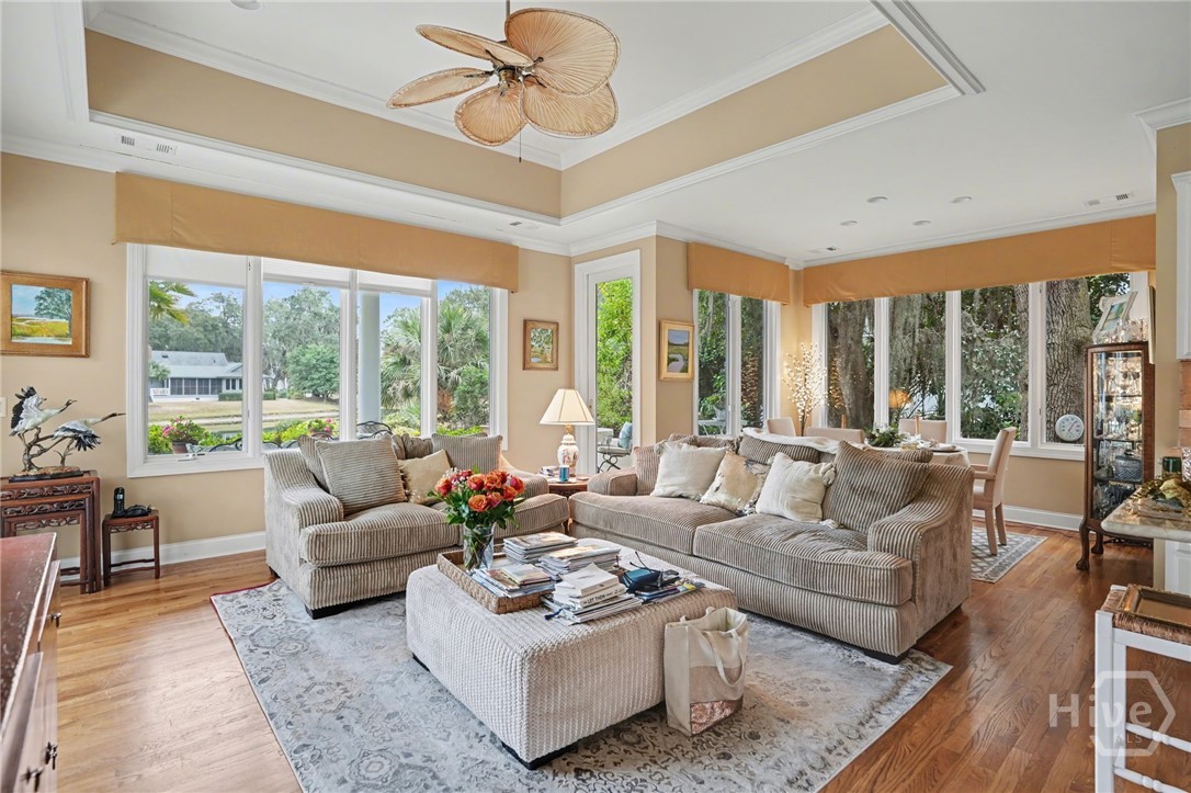 Sitting area off kitchen