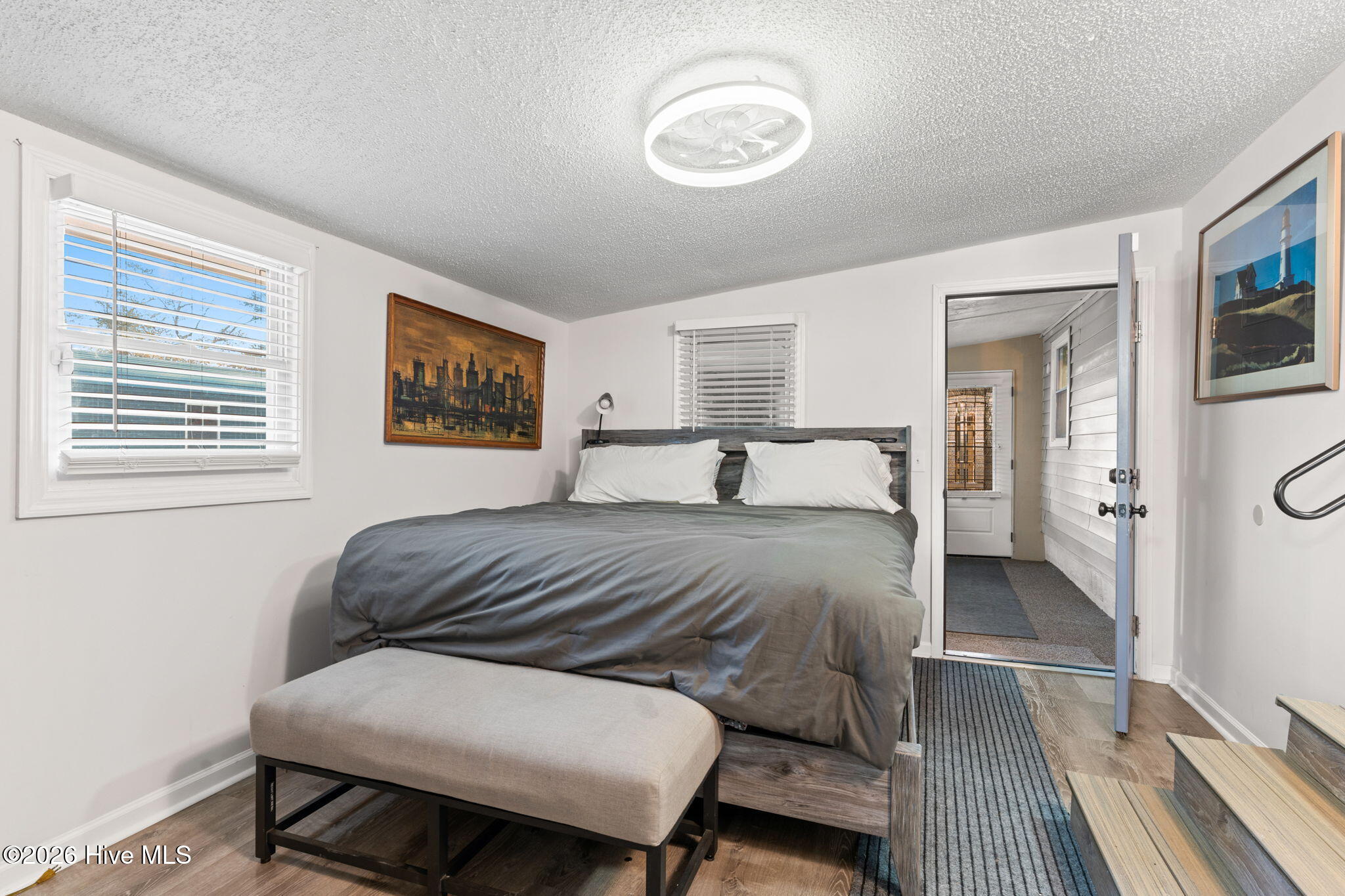 100547685 | Photo 26