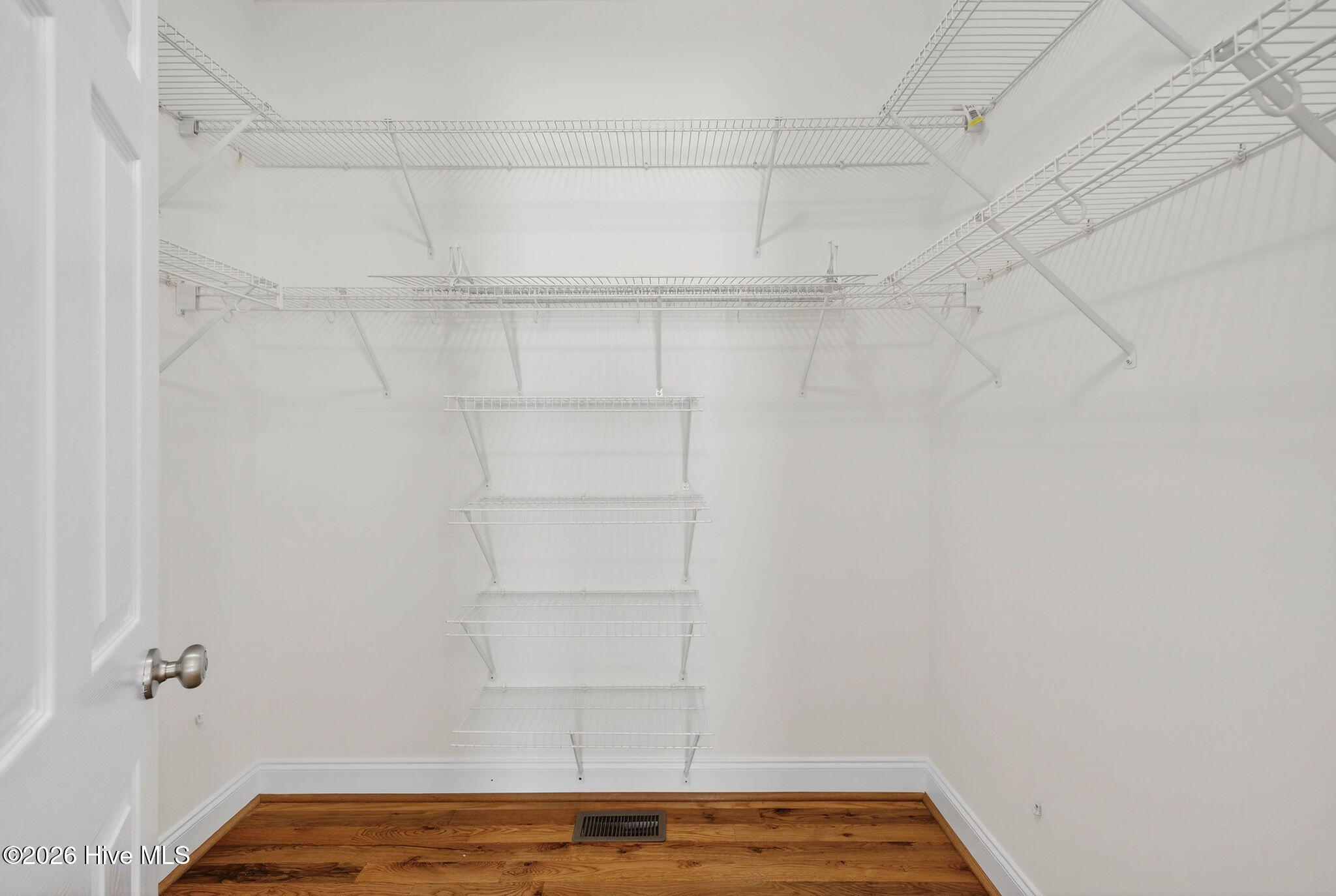 100554466 | Photo 43