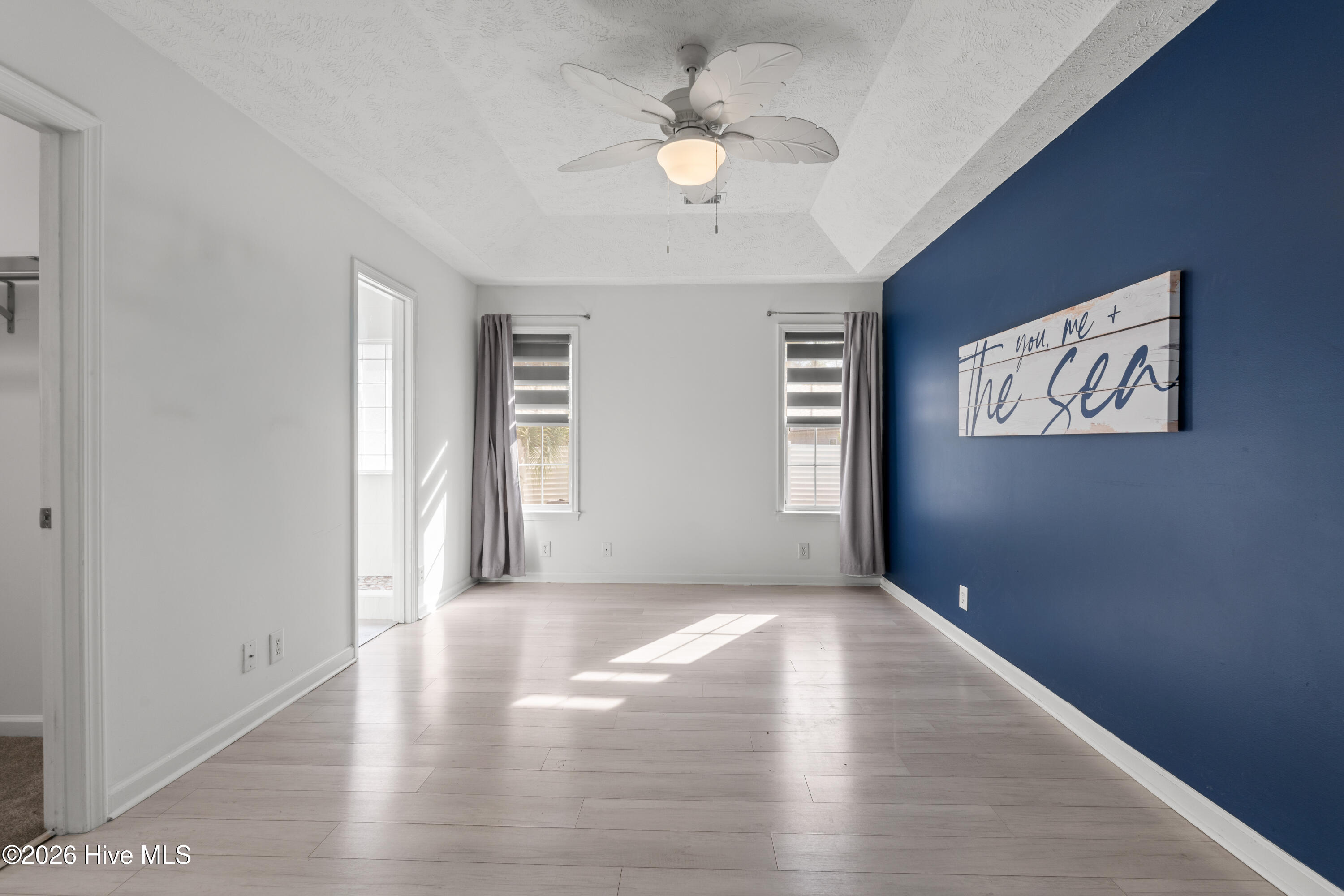 100562430 | Photo 22