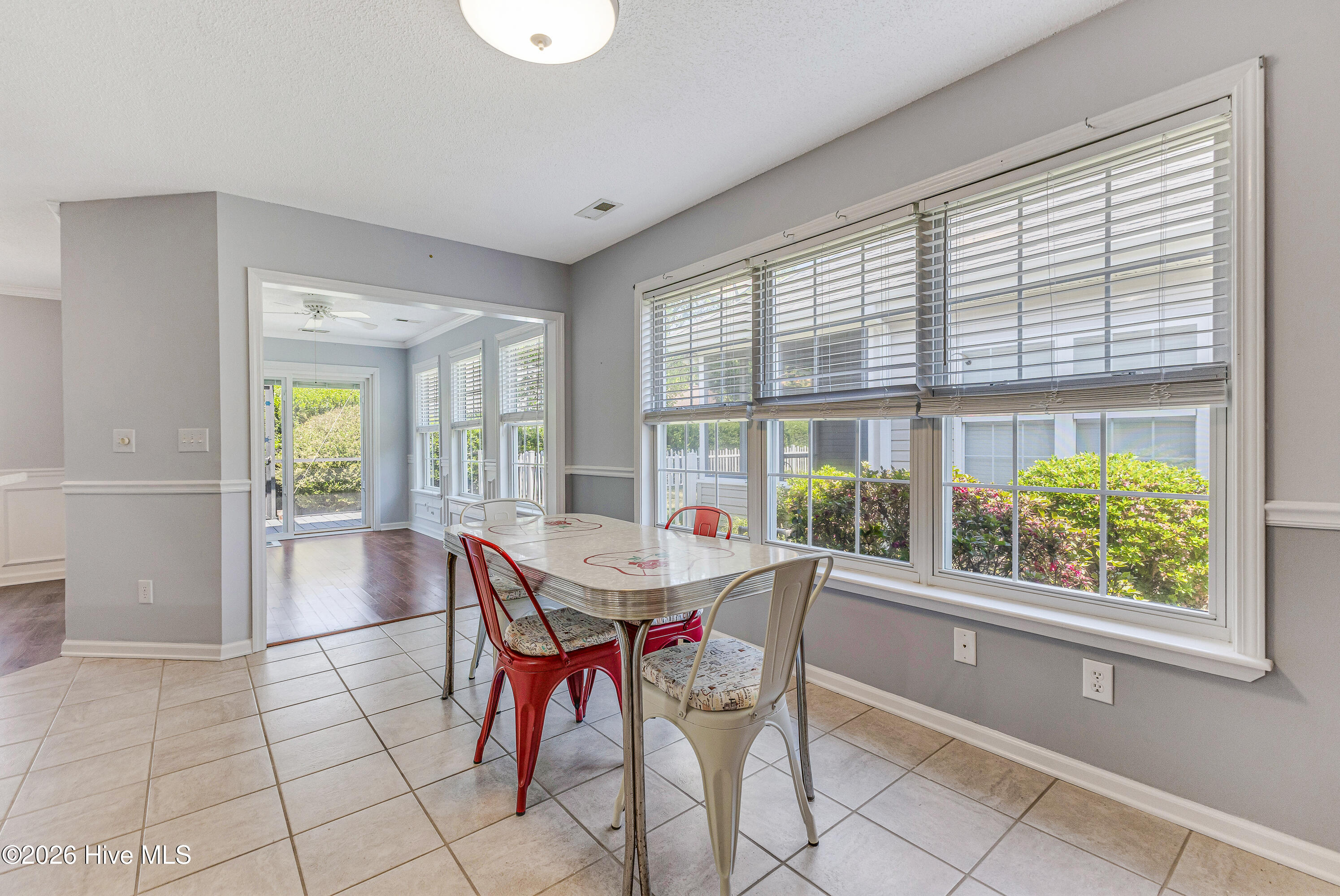 100568217 | Photo 20