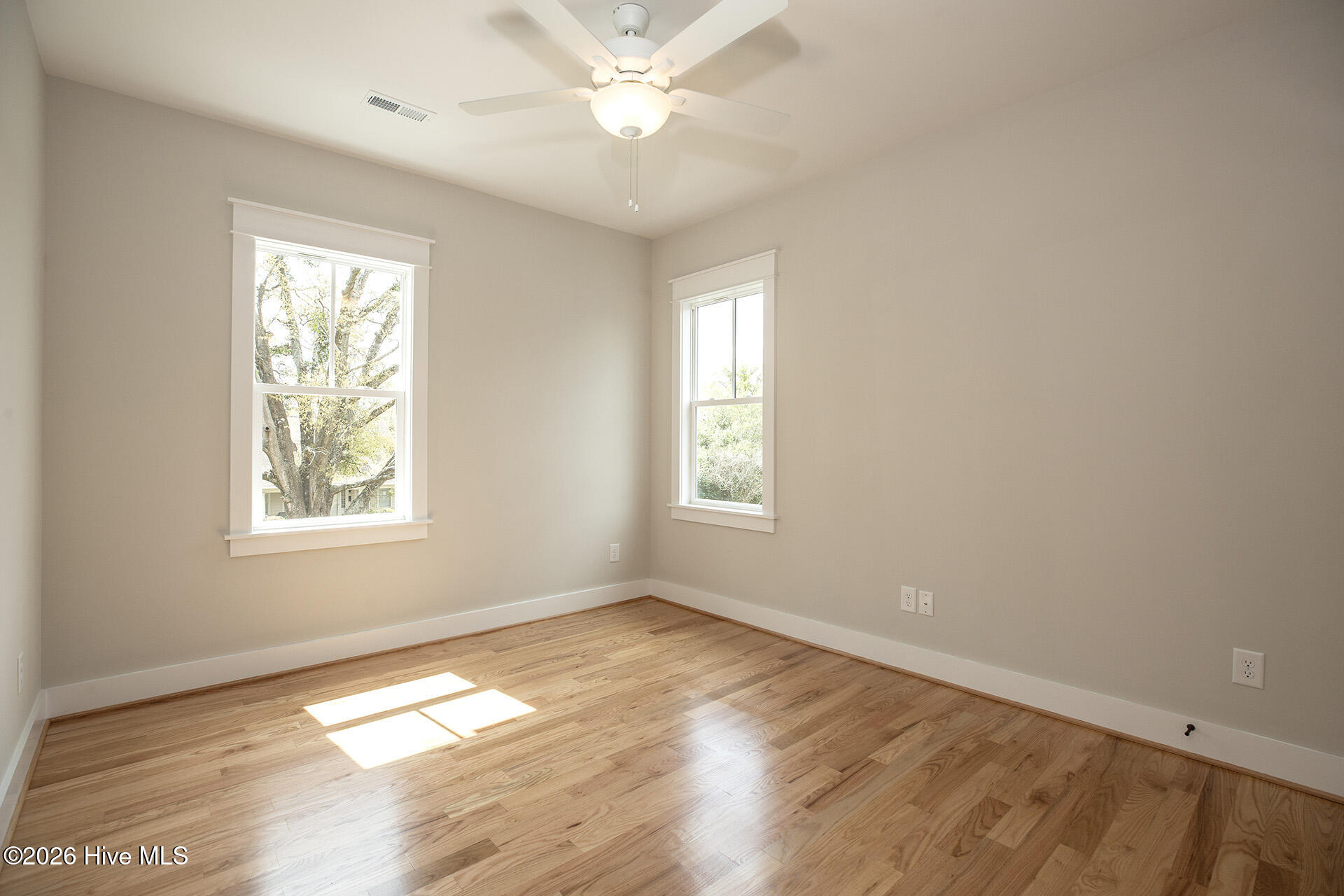 100562068 | Photo 22