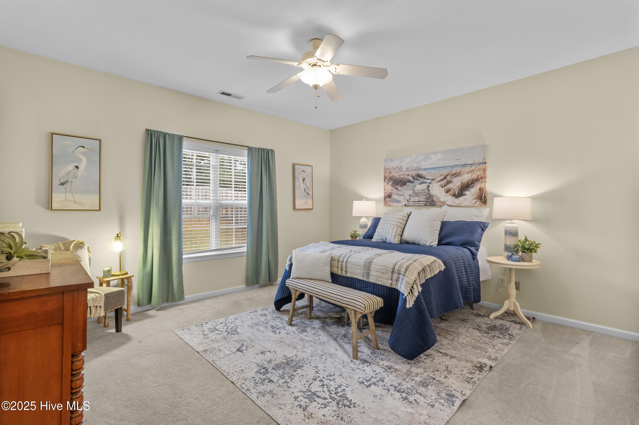 100536590 | Photo 22