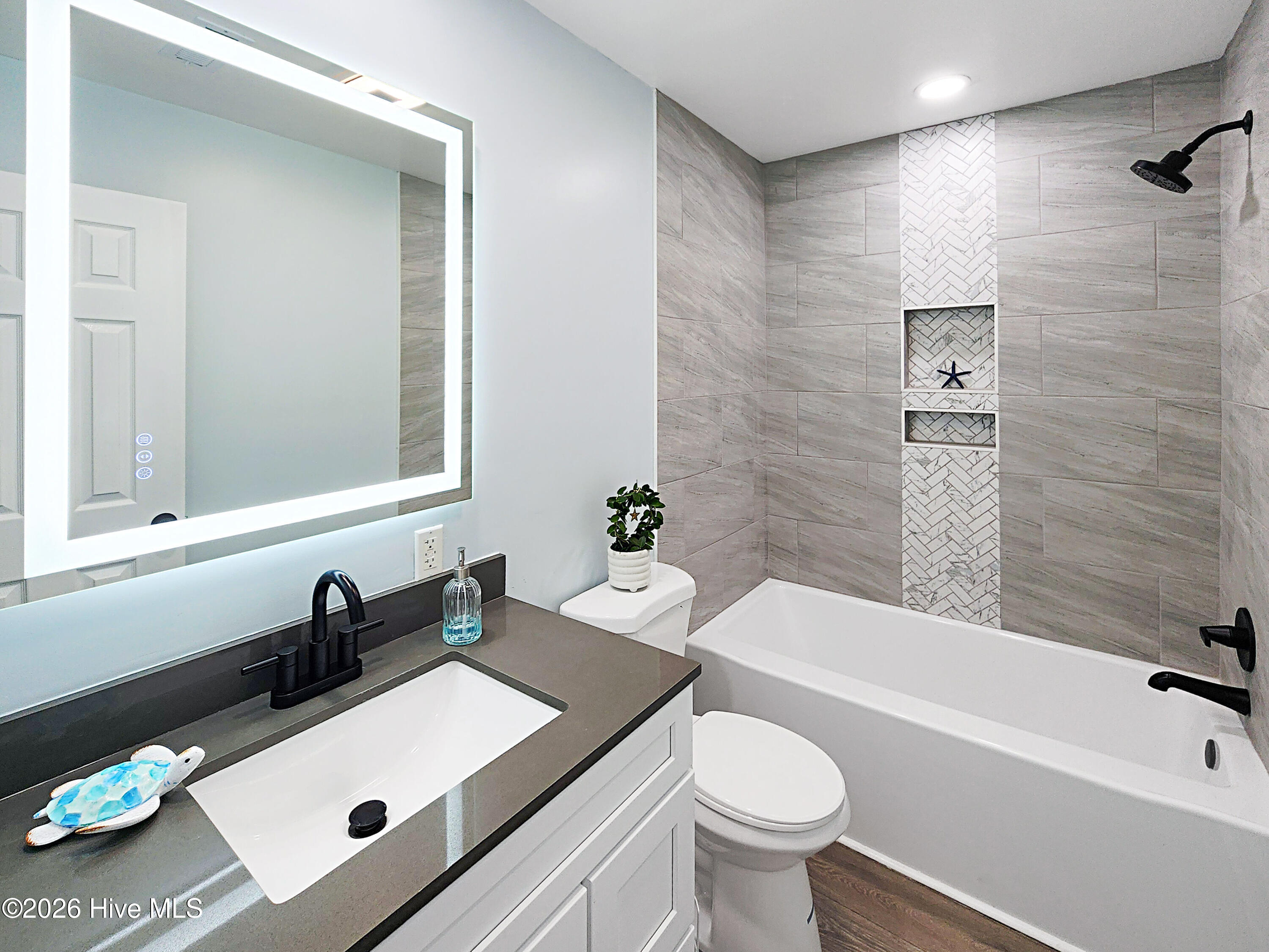 100552215 | Photo 32