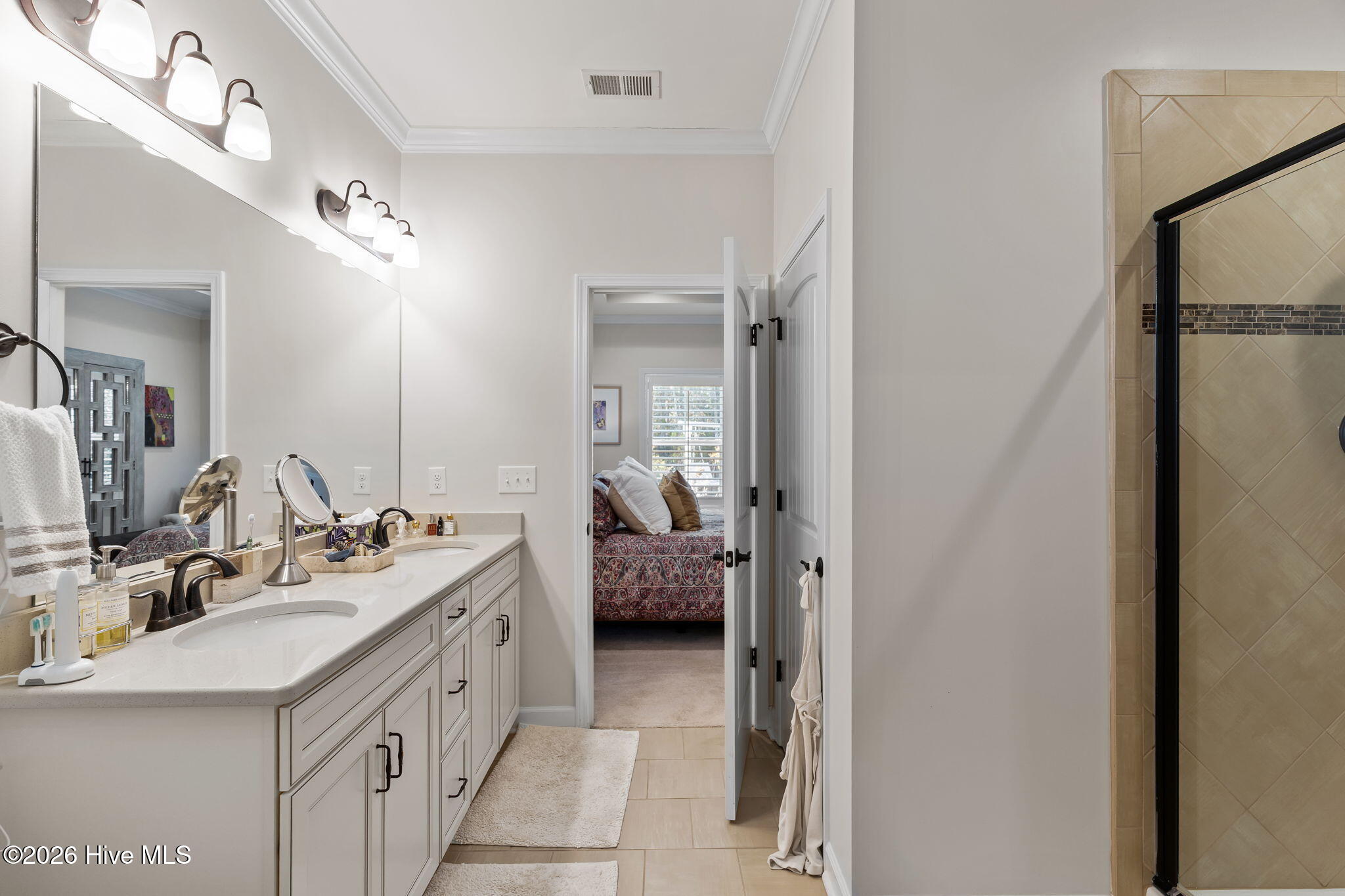 100557364 | Photo 25