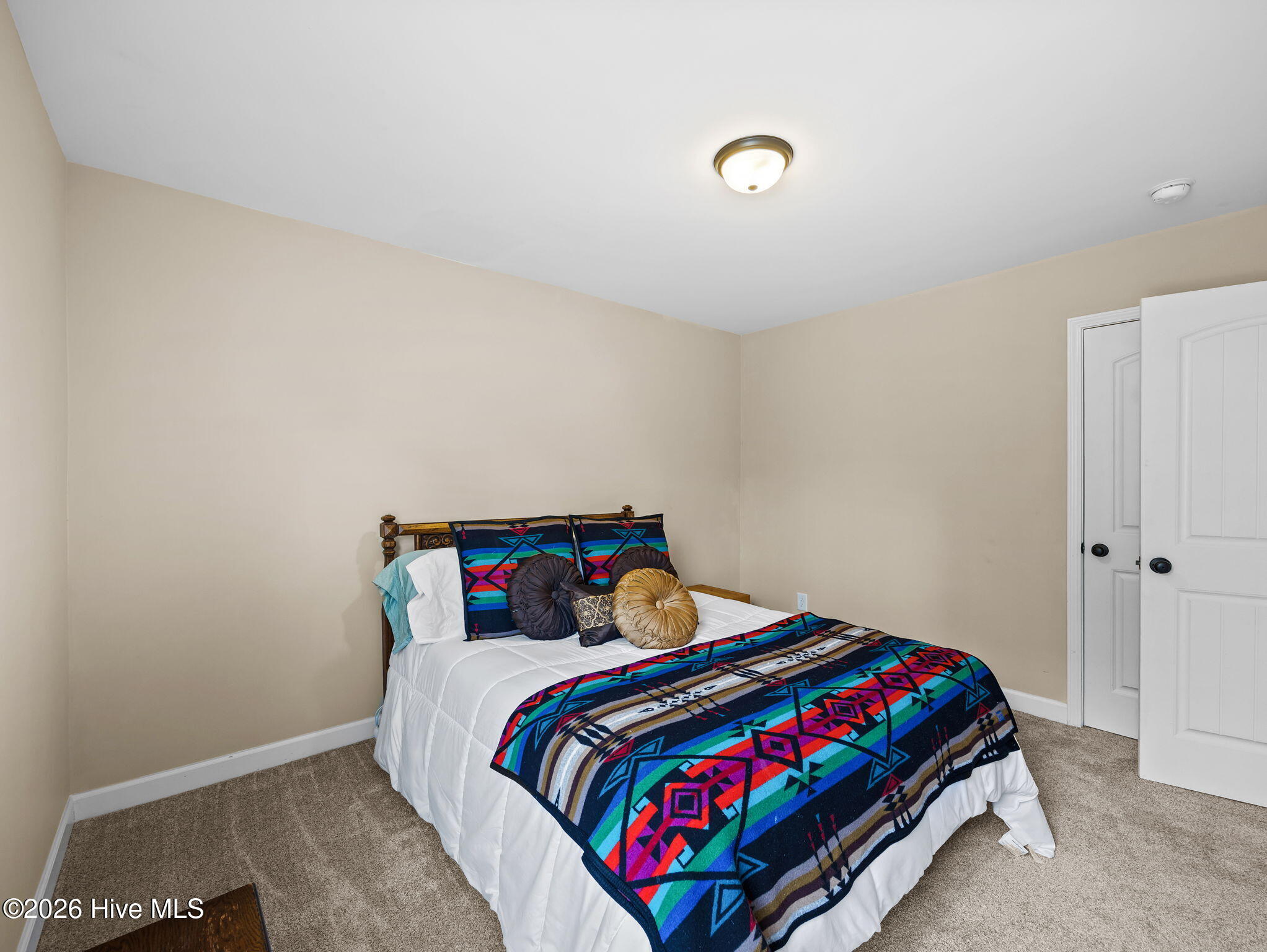 100562317 | Photo 32