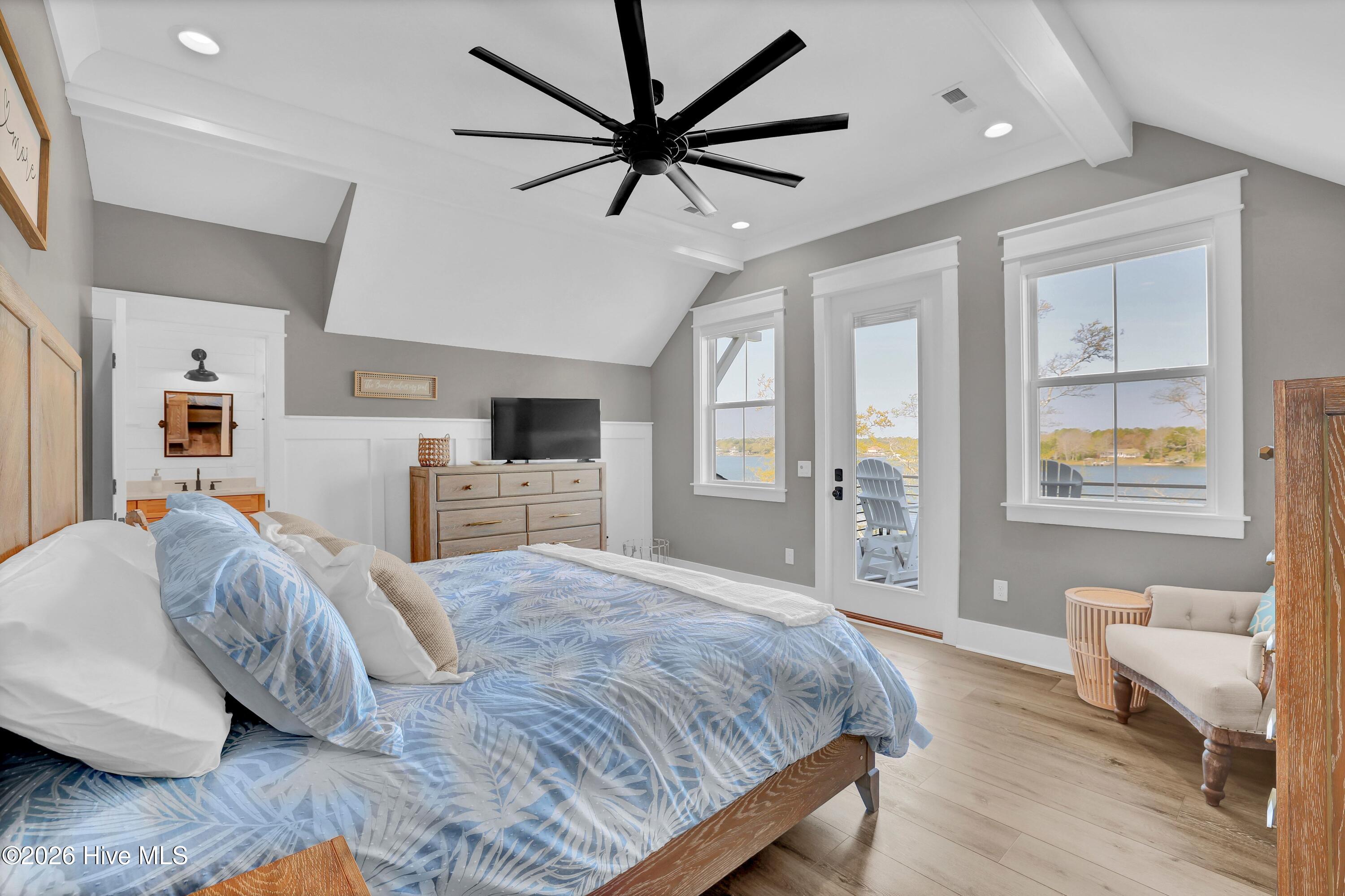 100564139 | Photo 39