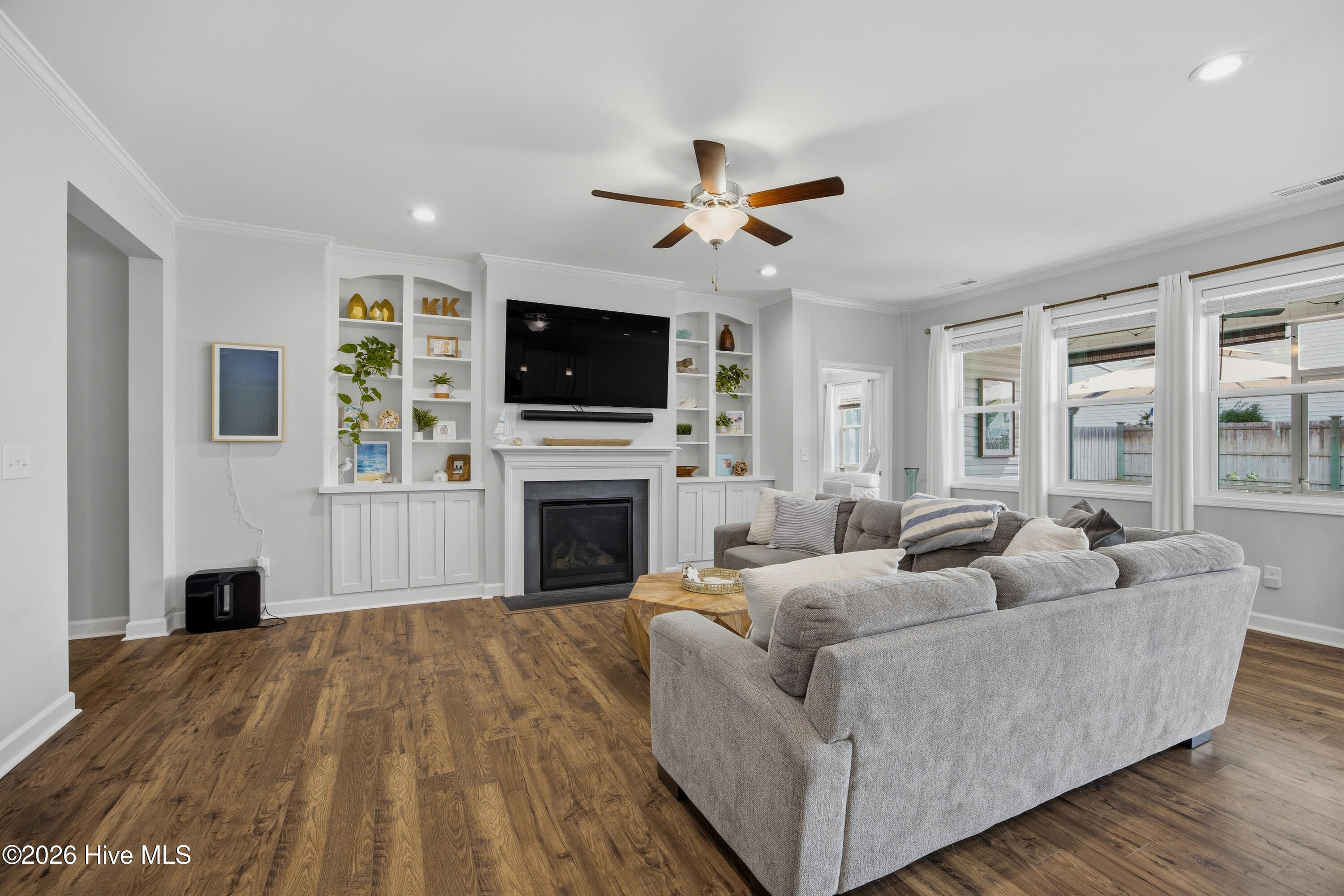 100563122 | Photo 14