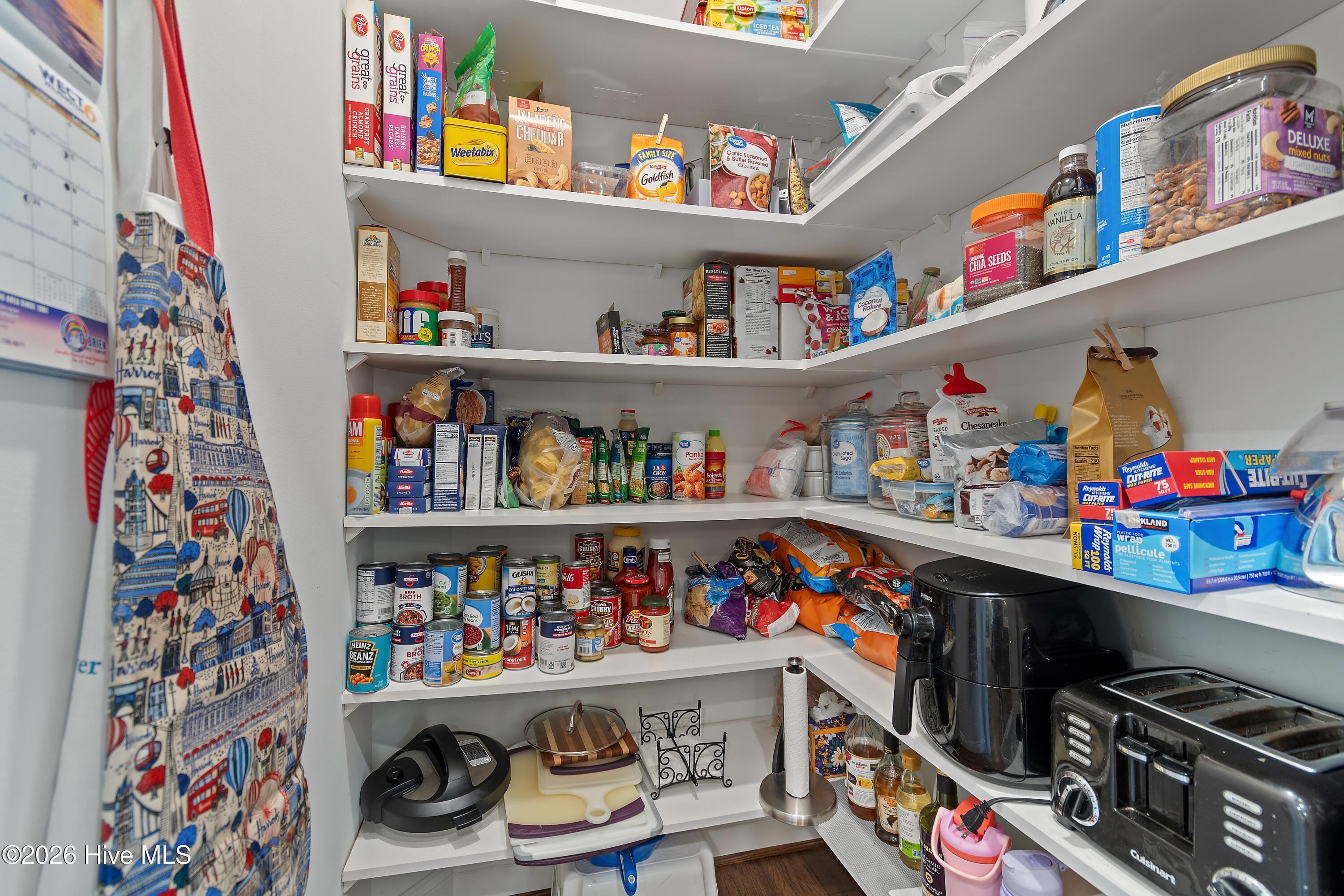 100568990 | Photo 26