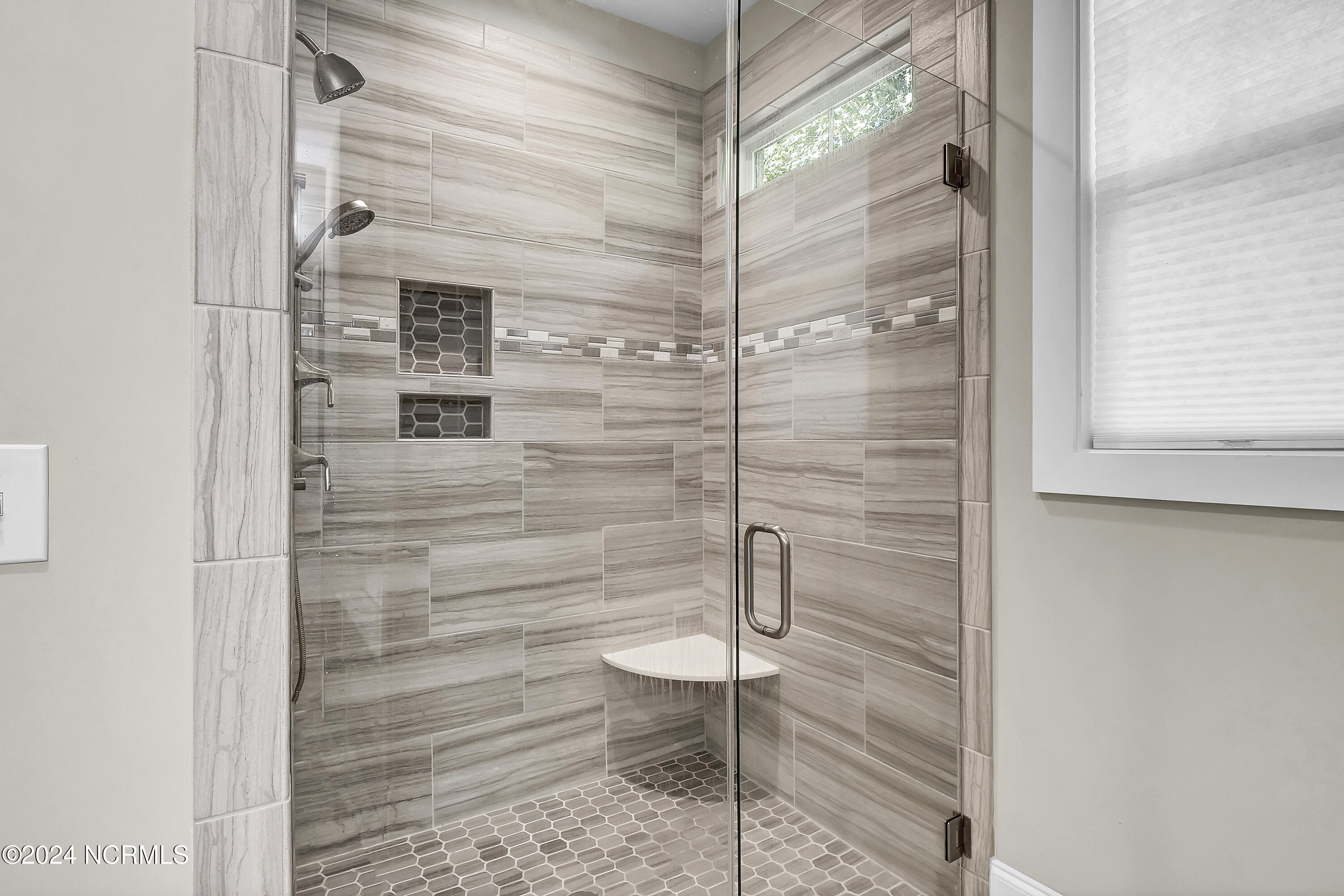 100565590 | Photo 21