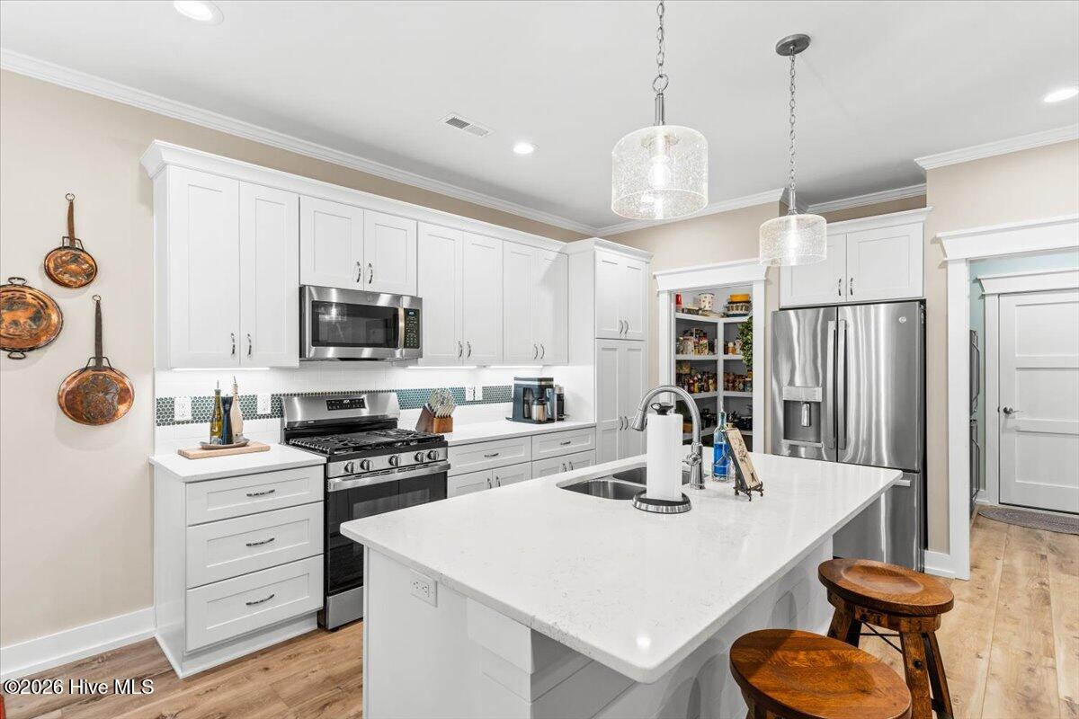 100547880 | Photo 16