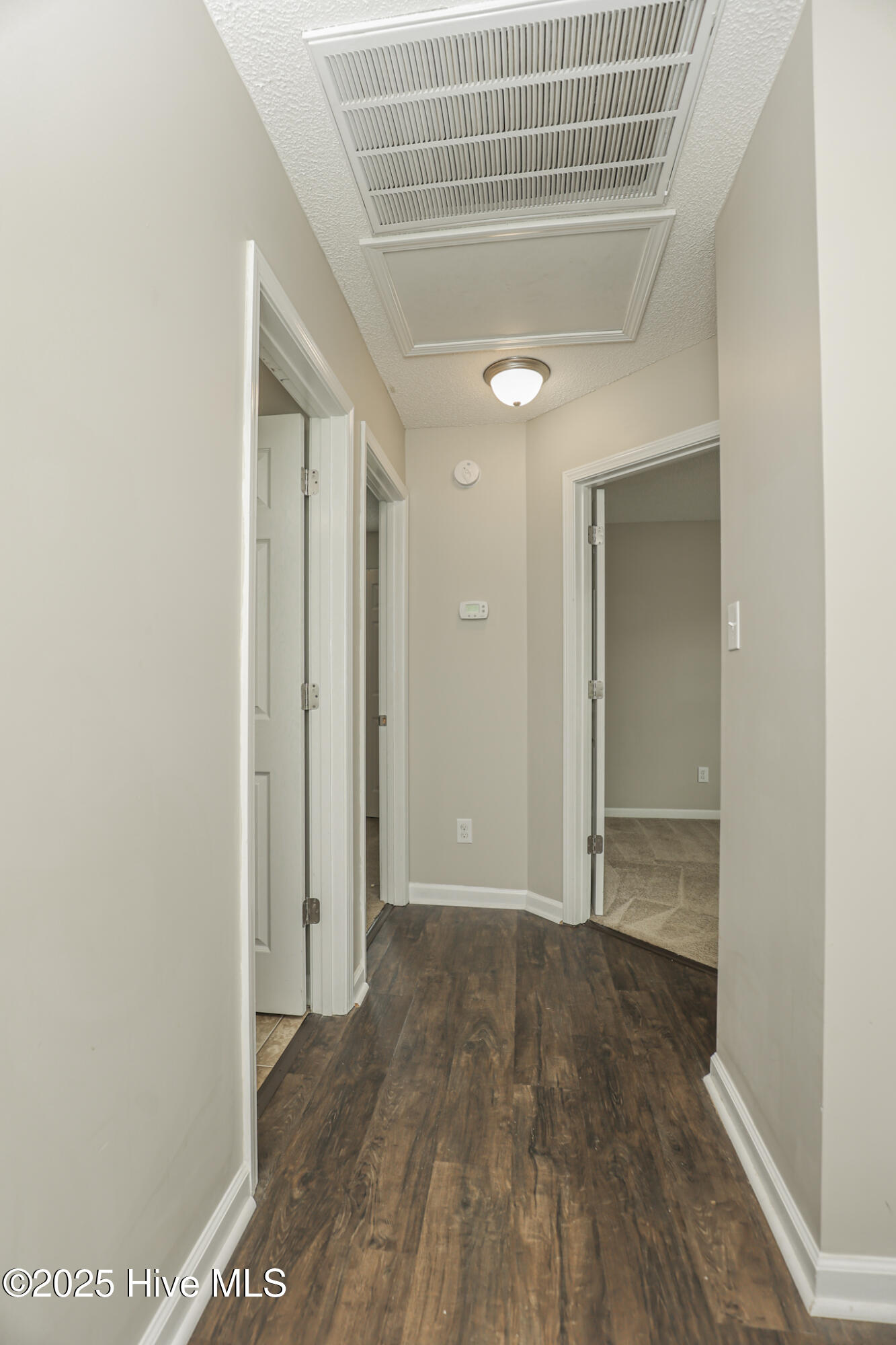 100536070 | Photo 28