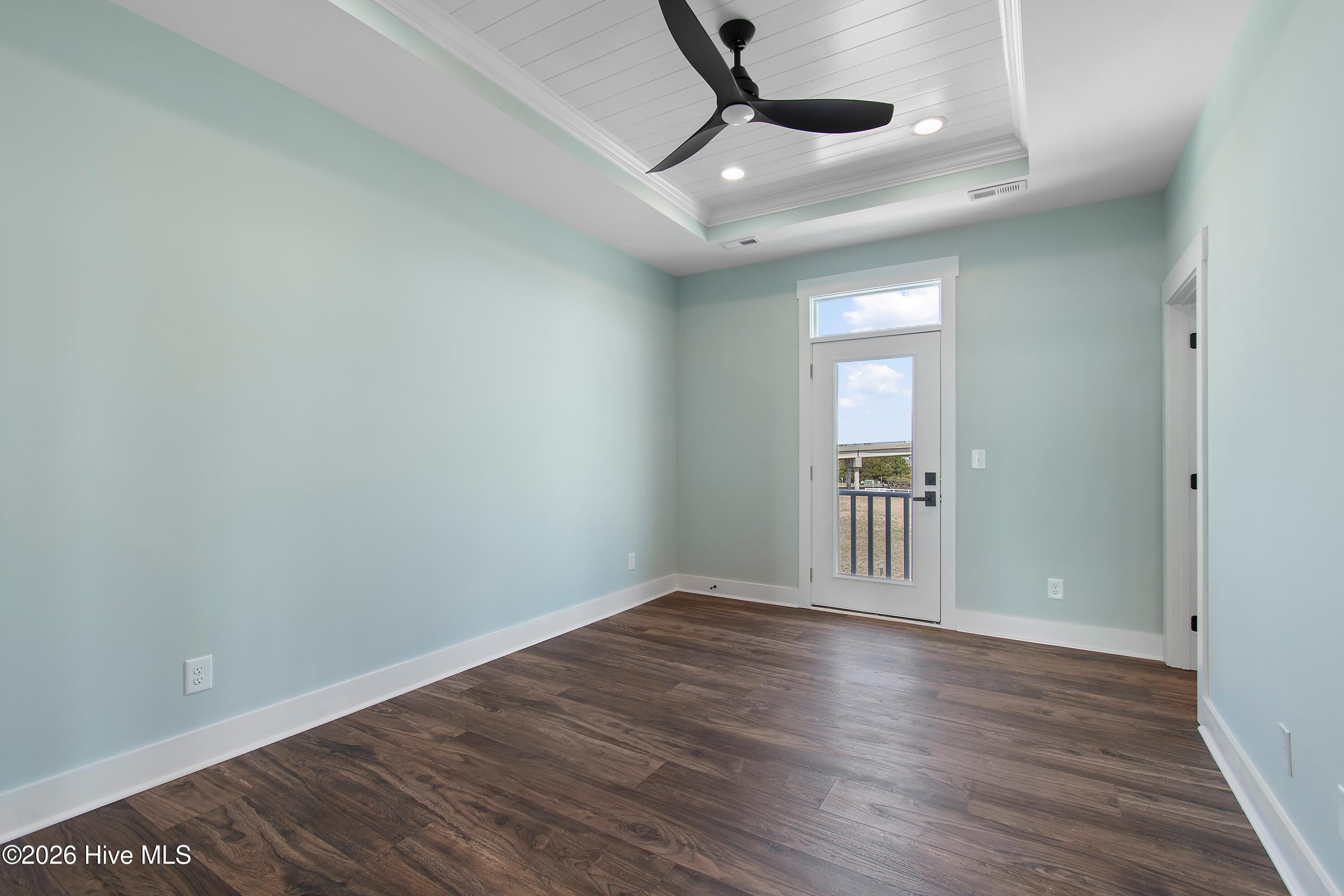 100525710 | Photo 65