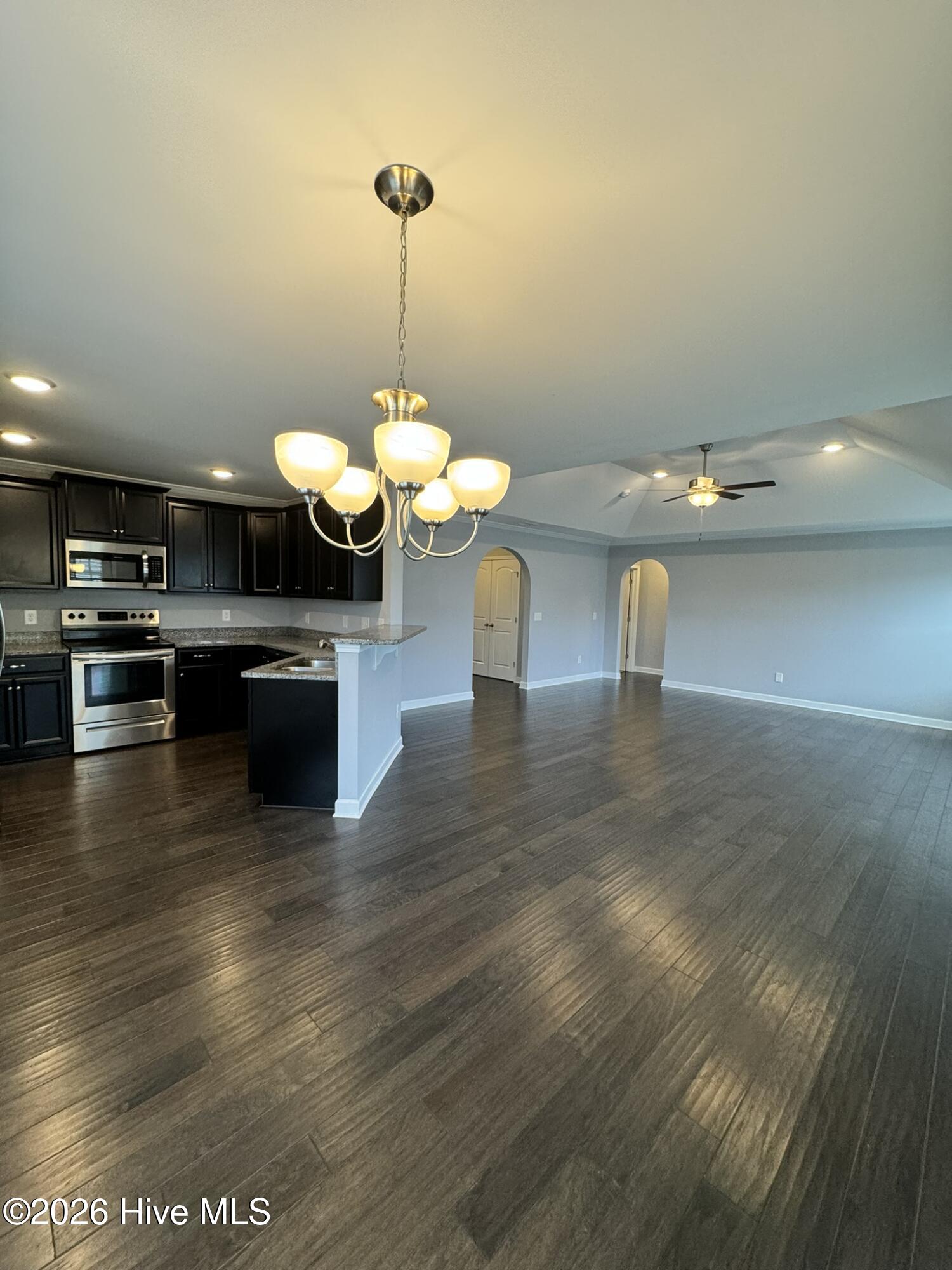 100552573 | Photo 12