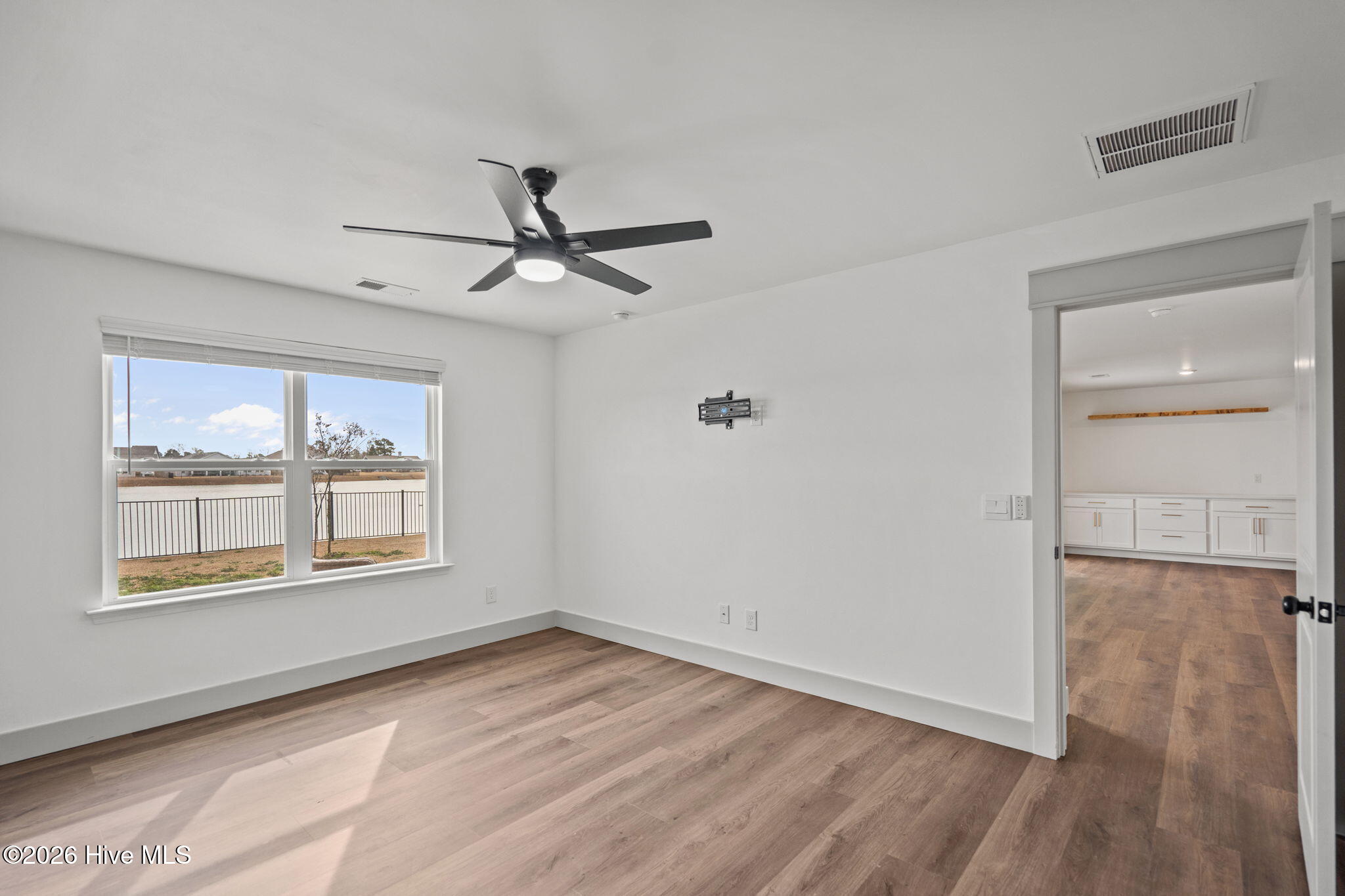 100555657 | Photo 32