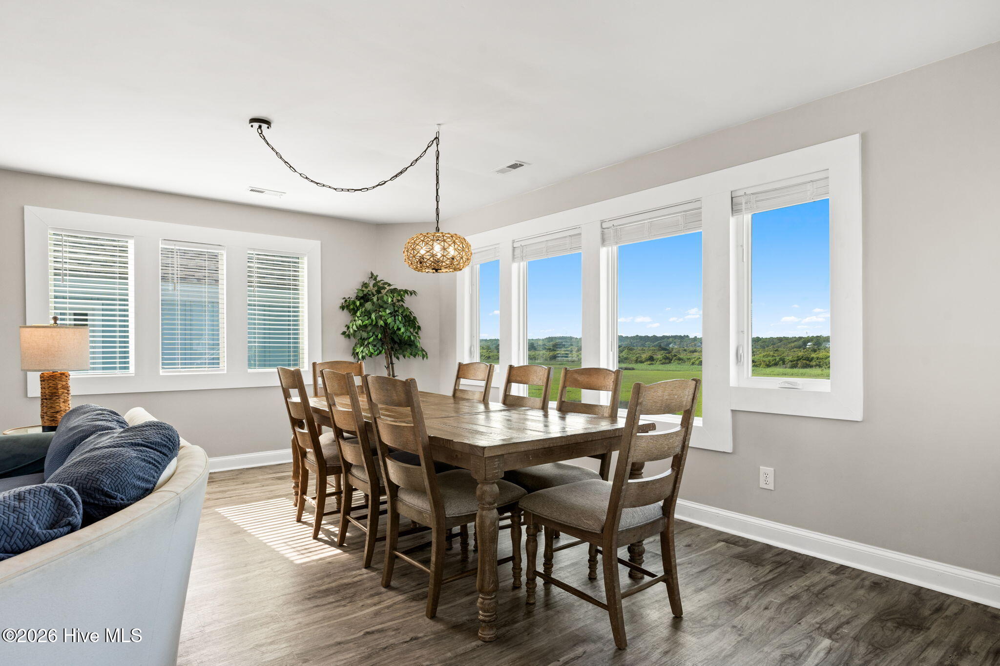 100568458 | Photo 14