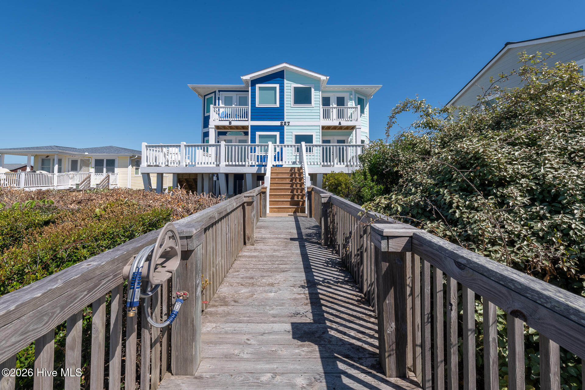 100568096 | Photo 14