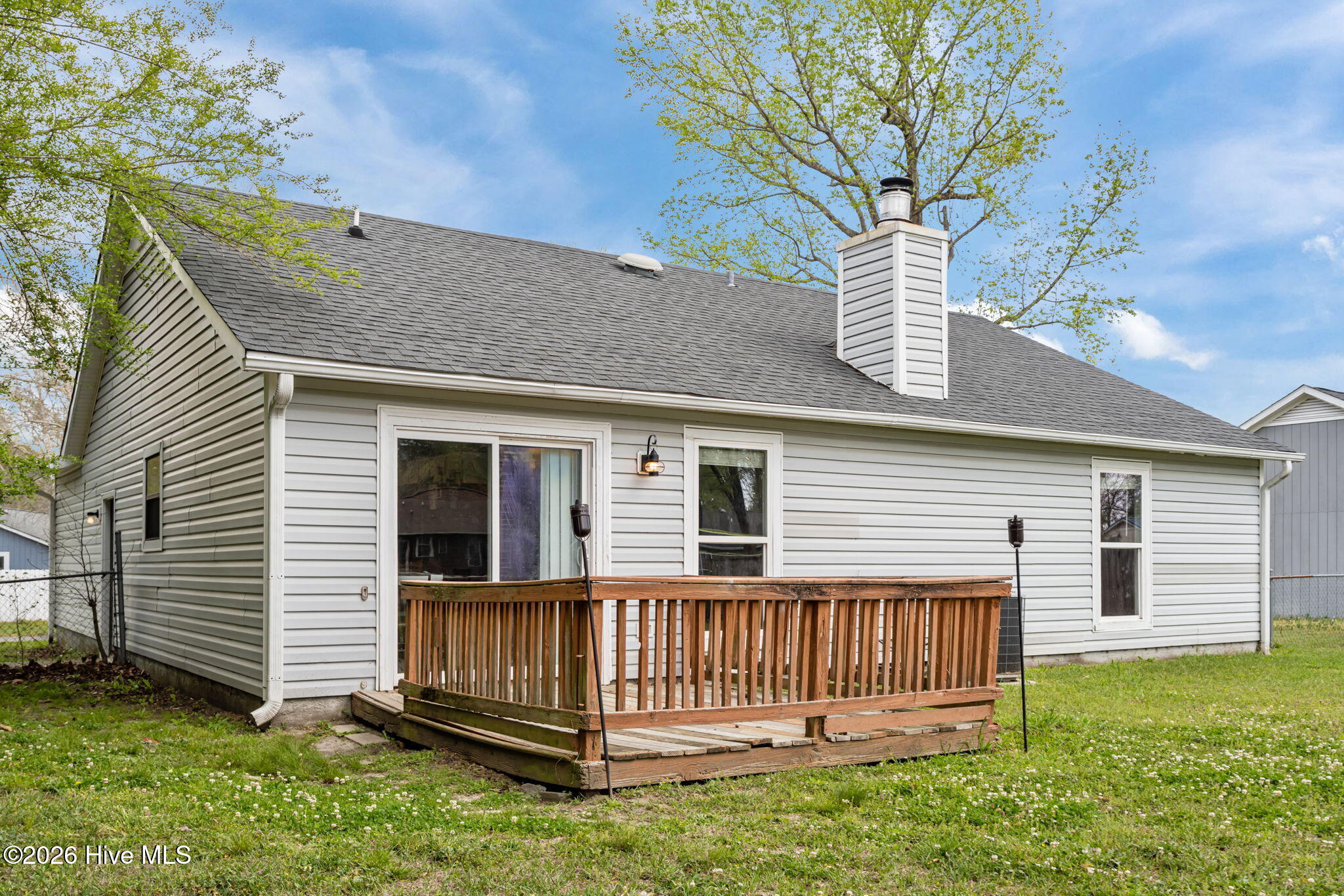 100563828 | Photo 25