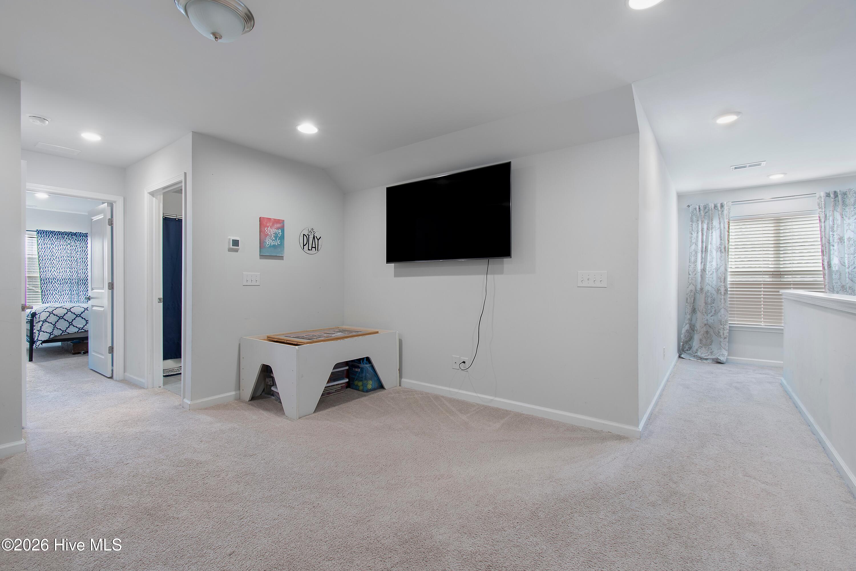 100560000 | Photo 22