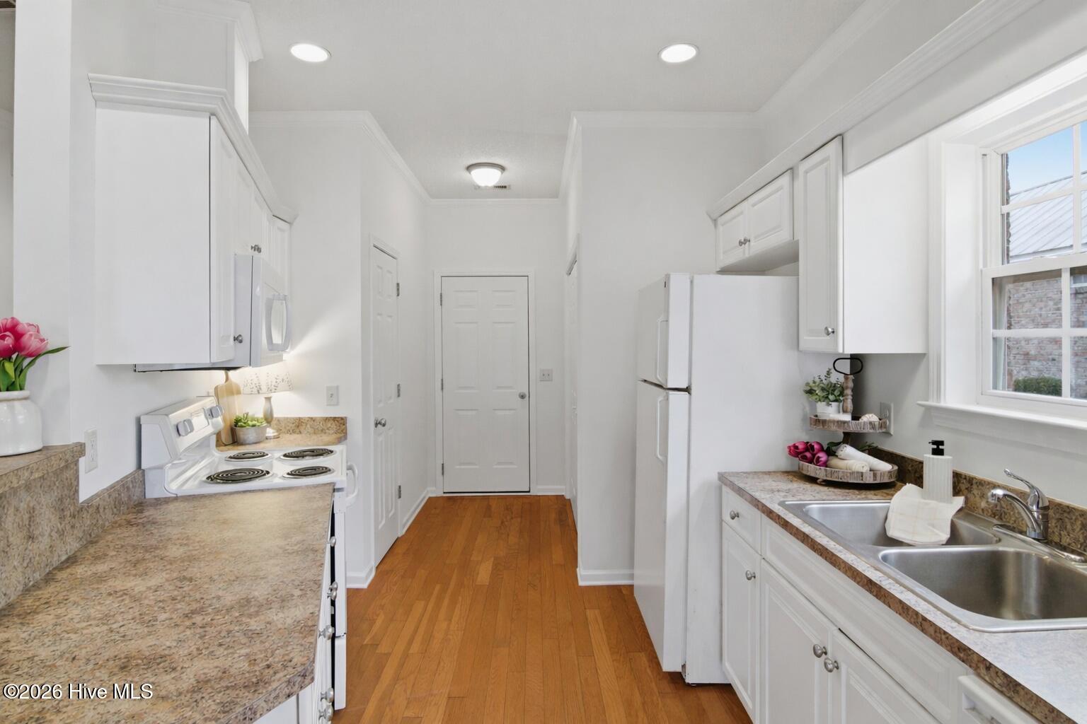 100554409 | Photo 12