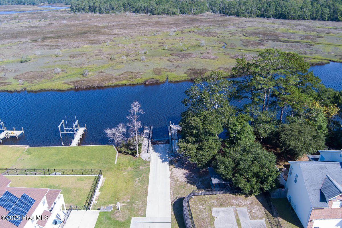 100534279 | Photo 40