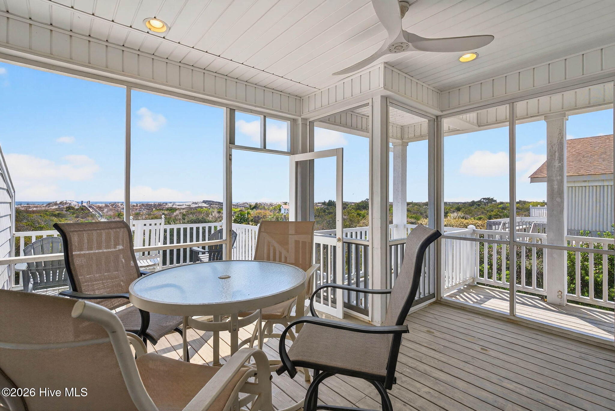 100563244 | Photo 62