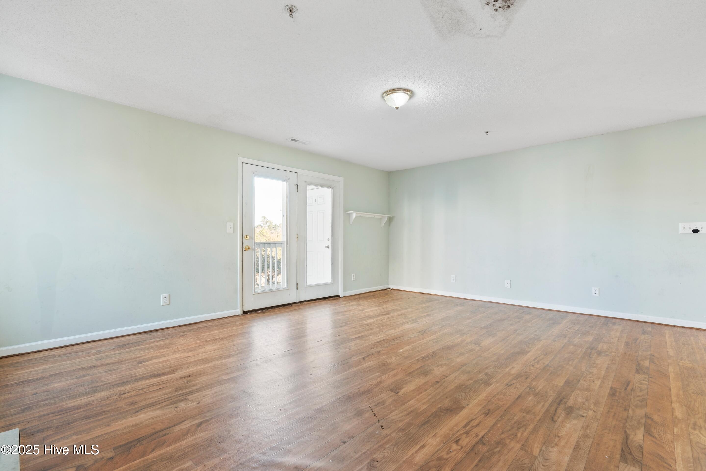 100545961 | Photo 11