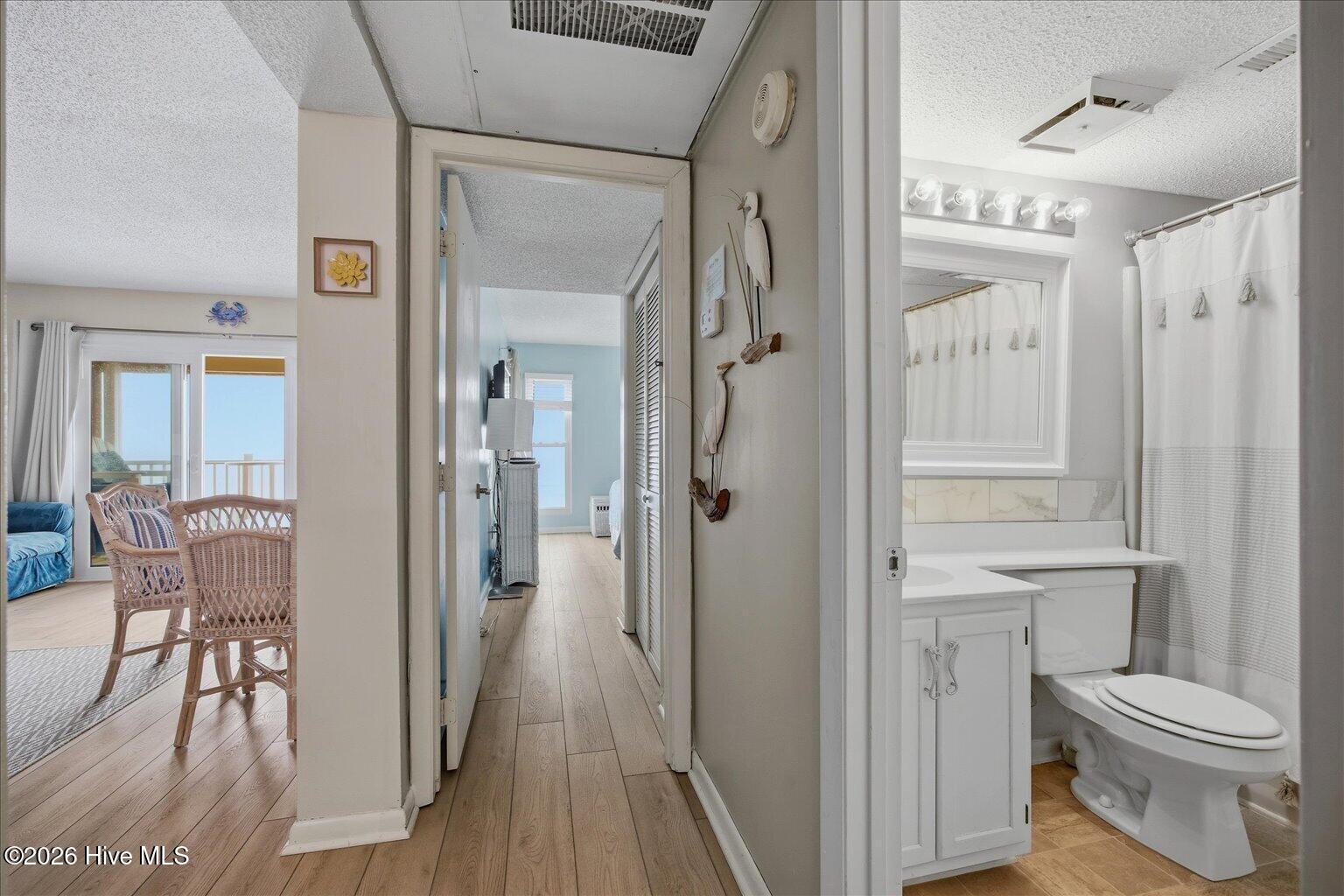 100561249 | Photo 14