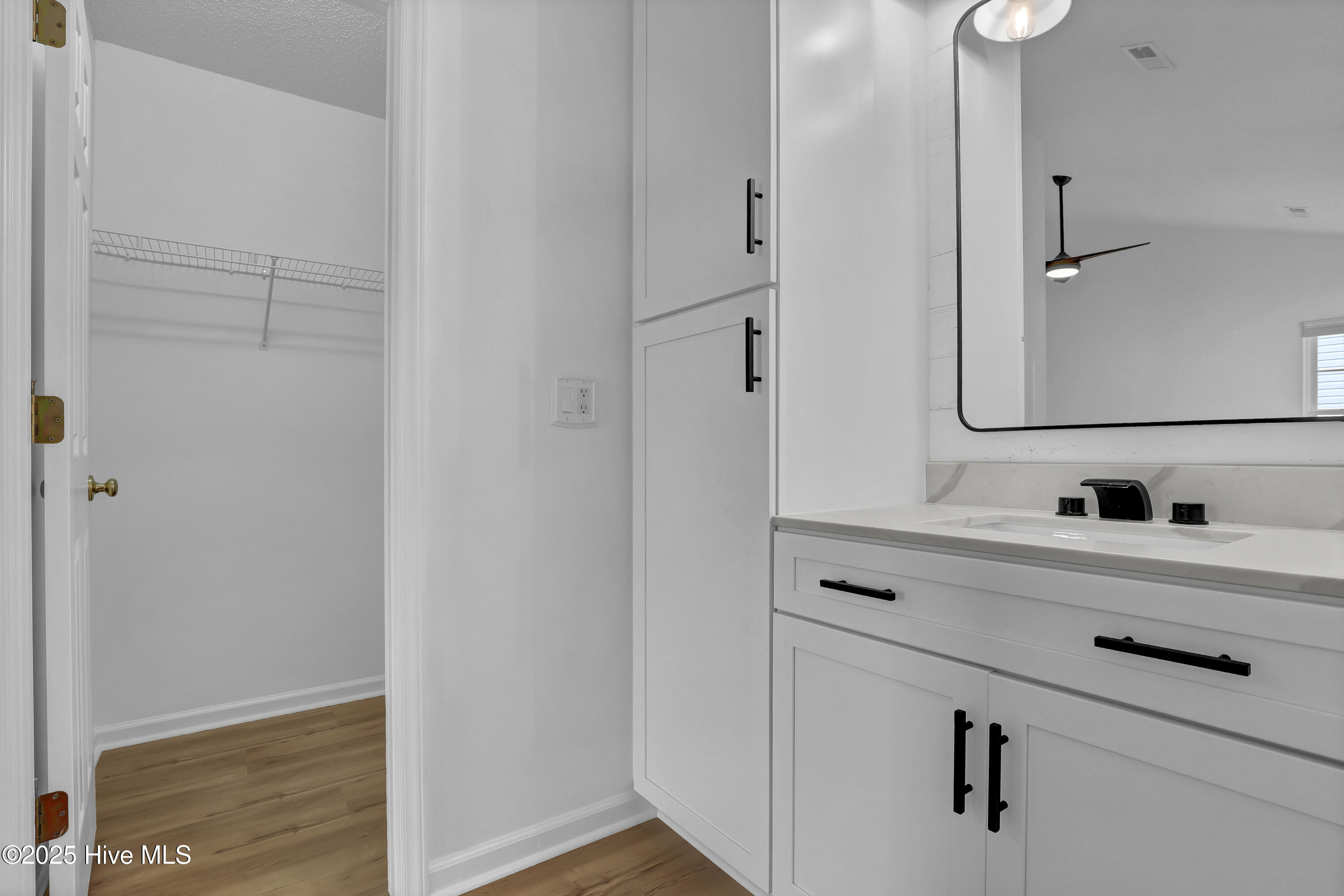 100544168 | Photo 17