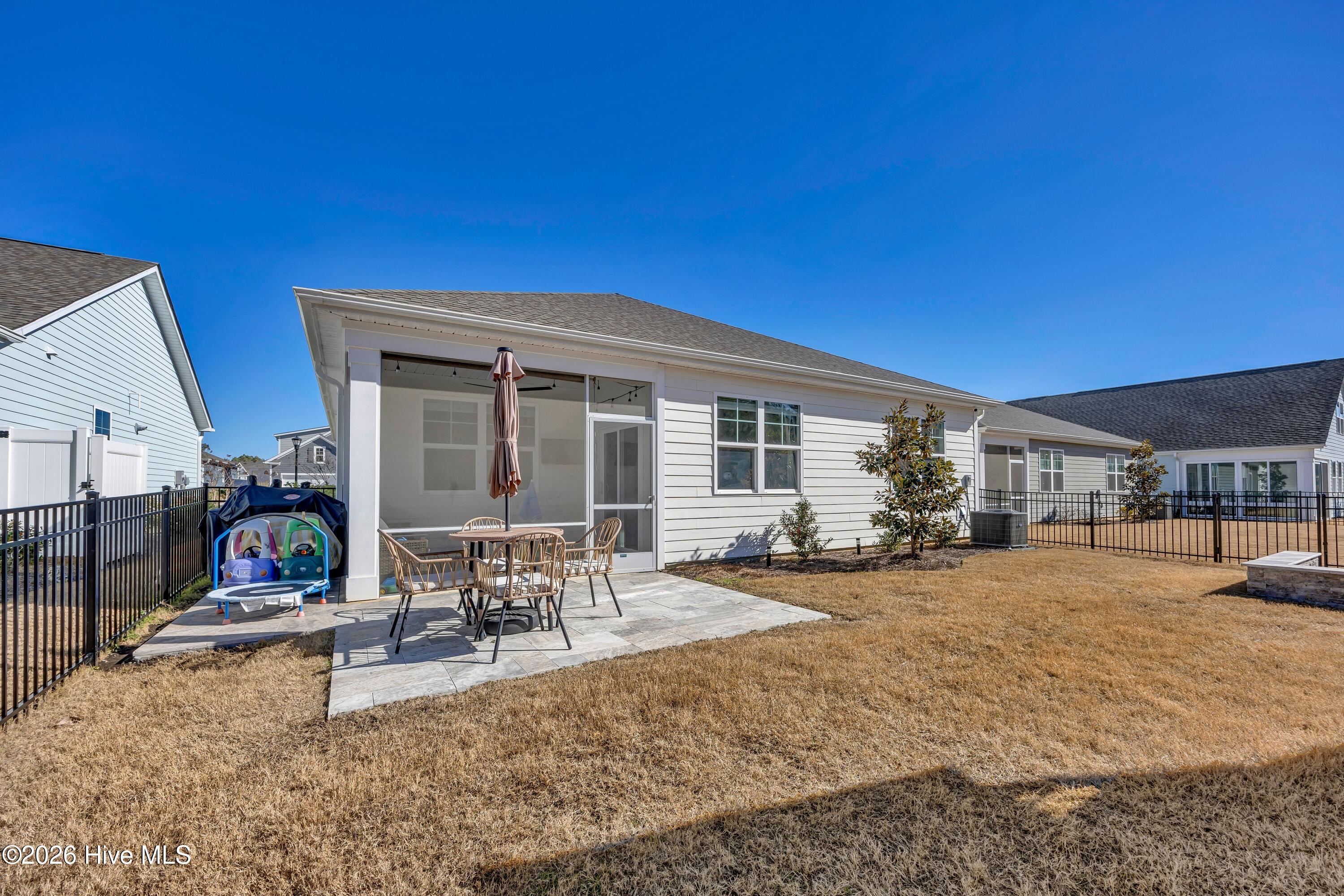 100548554 | Photo 30