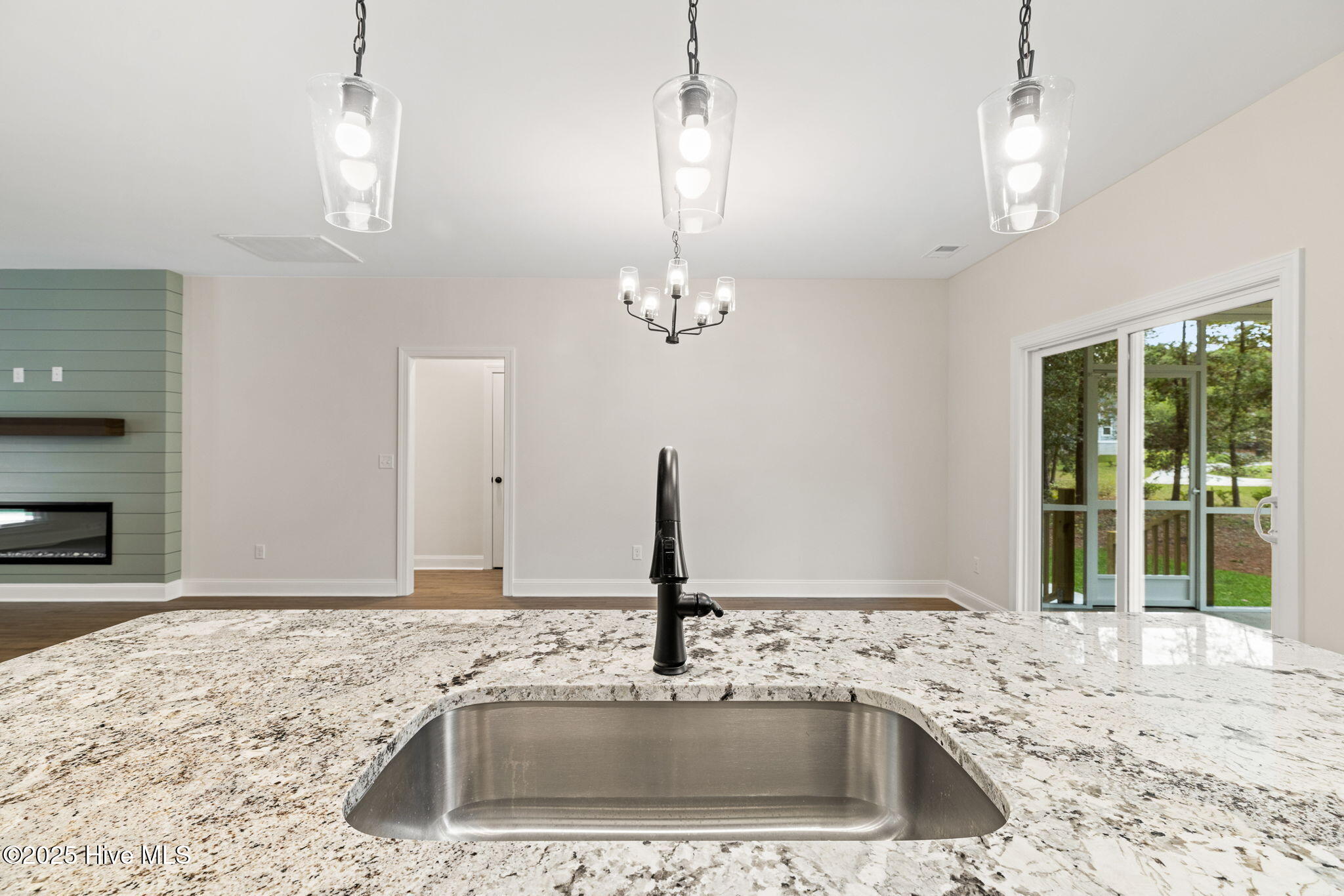 100552676 | Photo 21