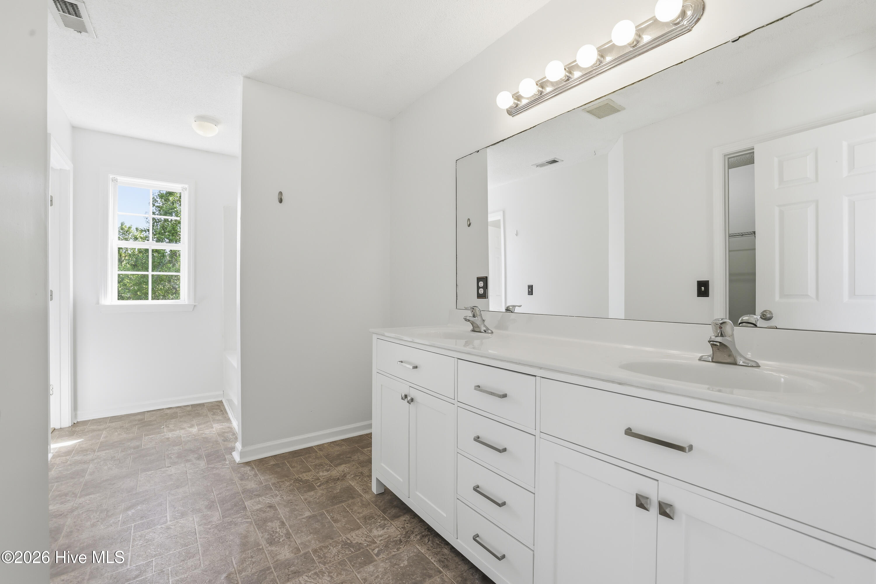 103 Exeter Court, Burgaw, NC 28425 – photo 18: Photo Apr 04 2026, 12 42 27 (11)