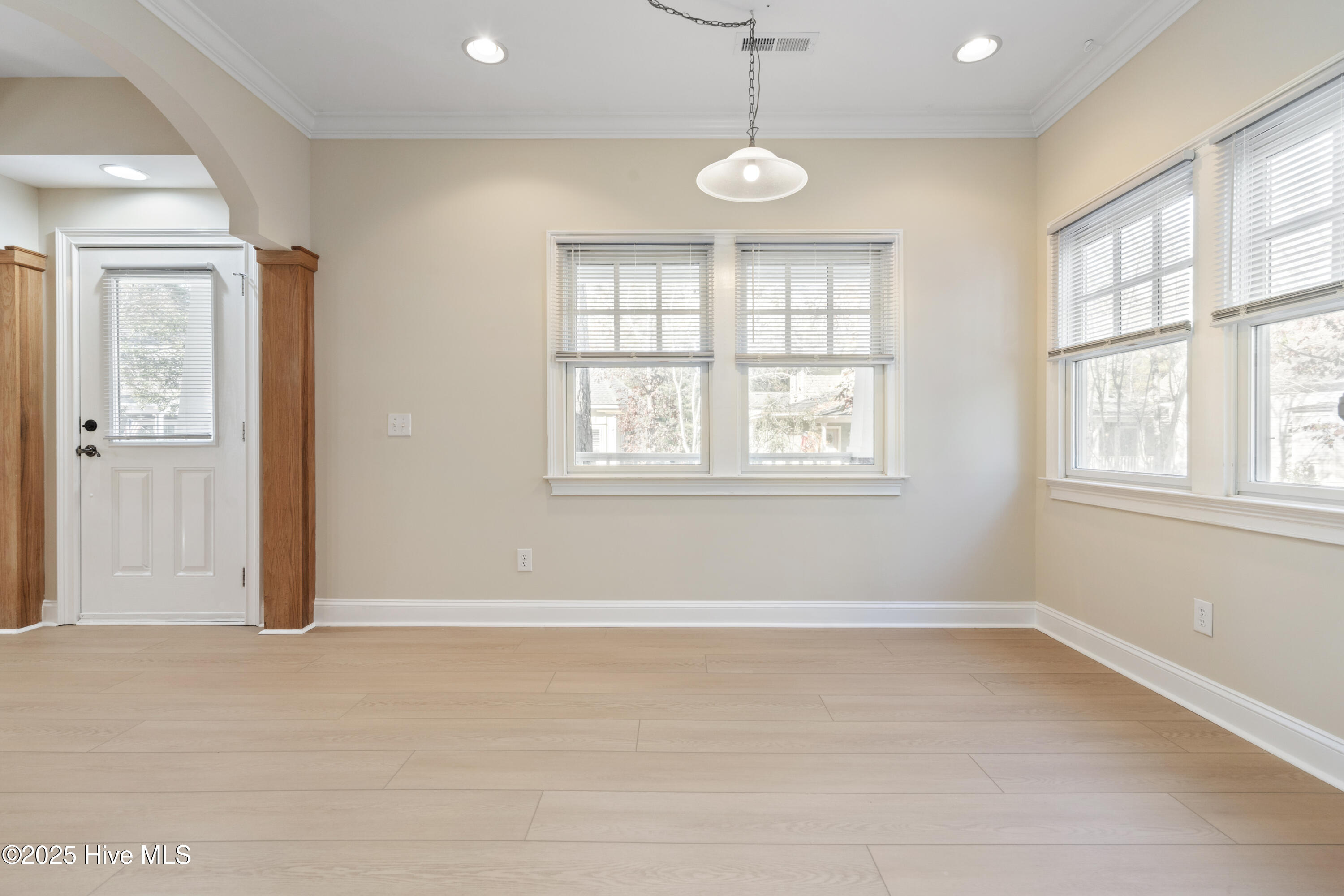 100543088 | Photo 12