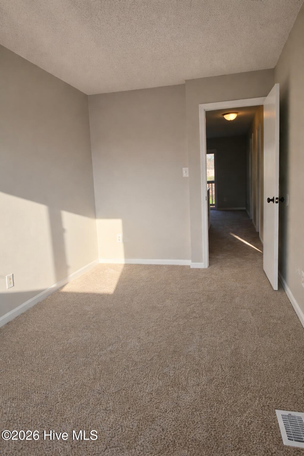 100559930 | Photo 13