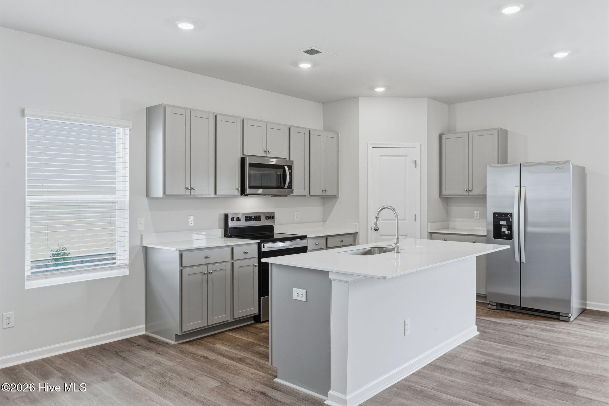 100532613 | Photo 19