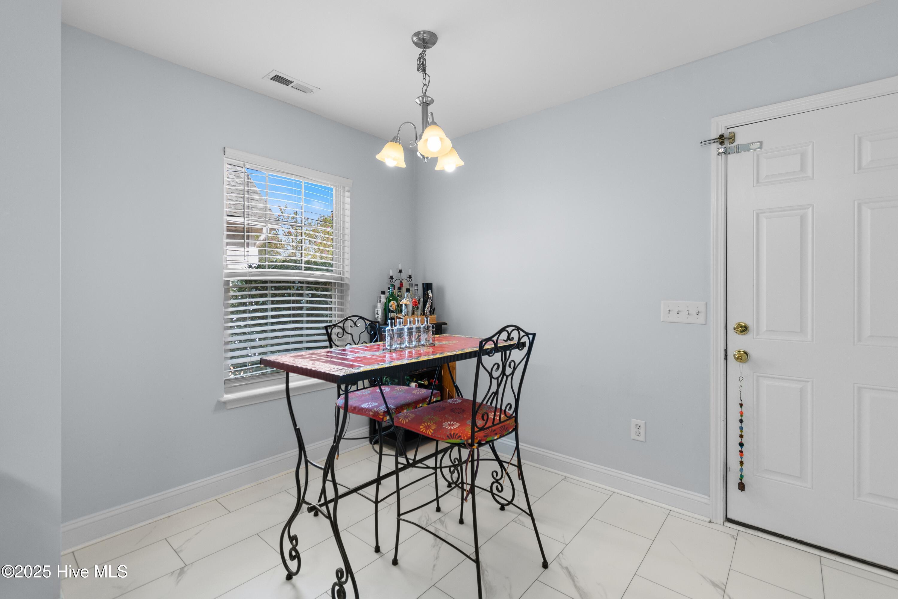 100526864 | Photo 15