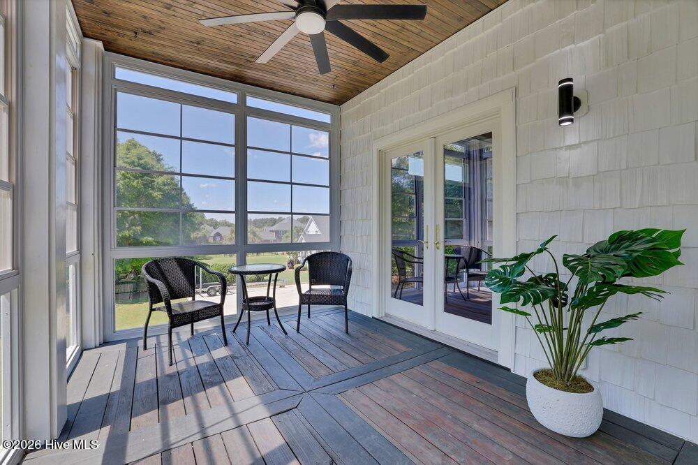 100569343 | Photo 19