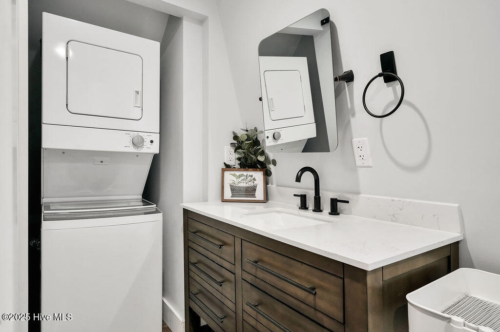 100538835 | Photo 18