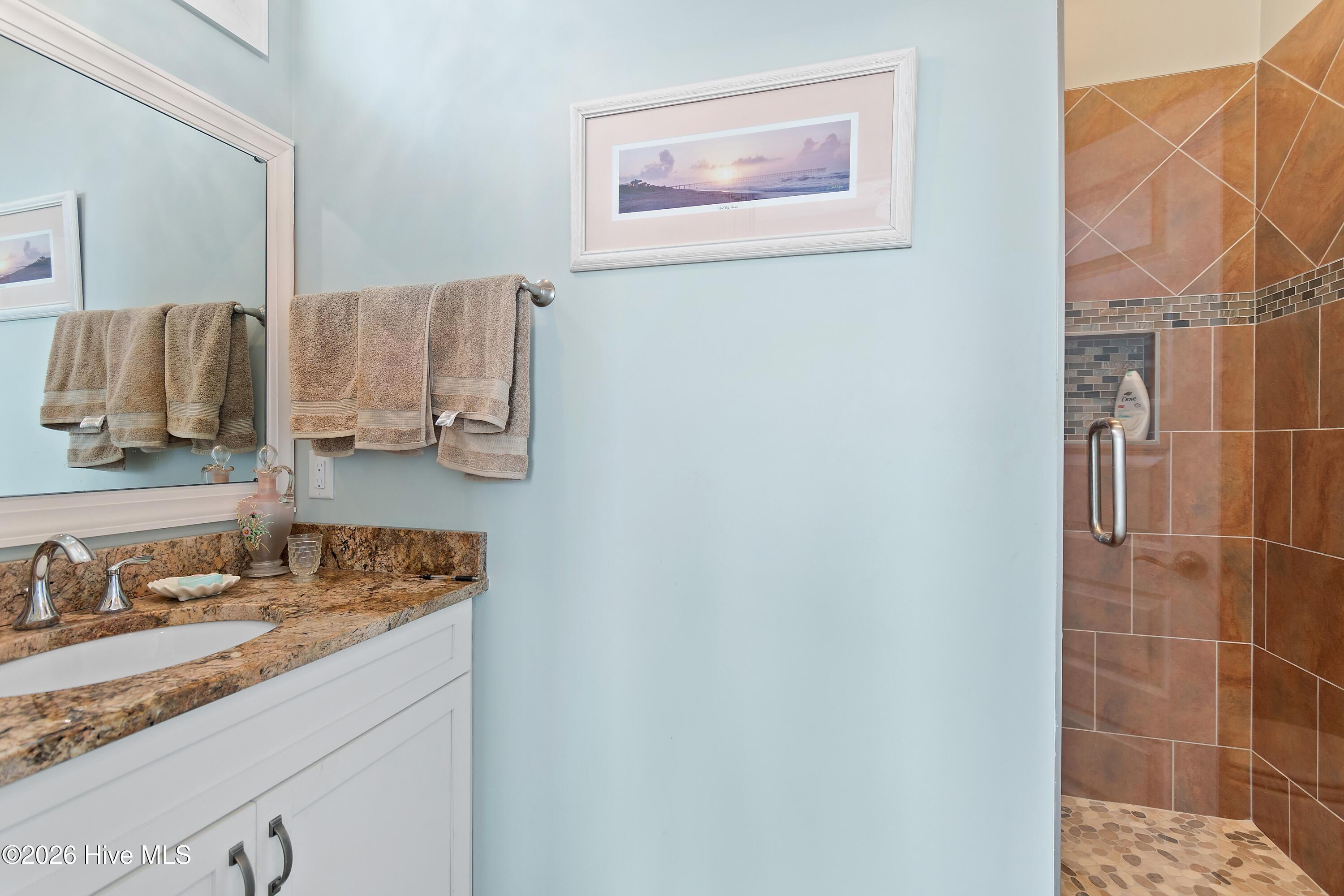 100569393 | Photo 31