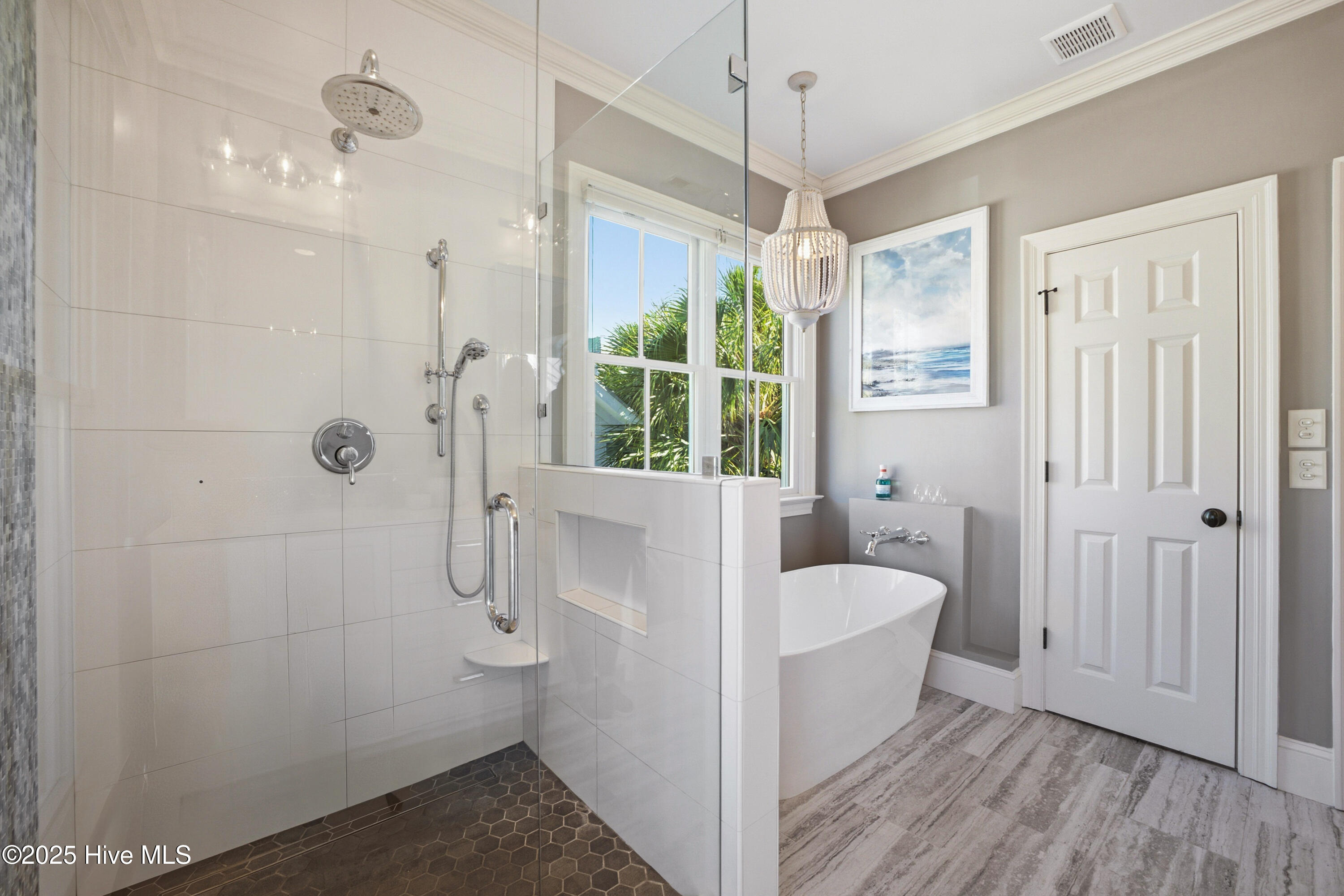 100541360 | Photo 33