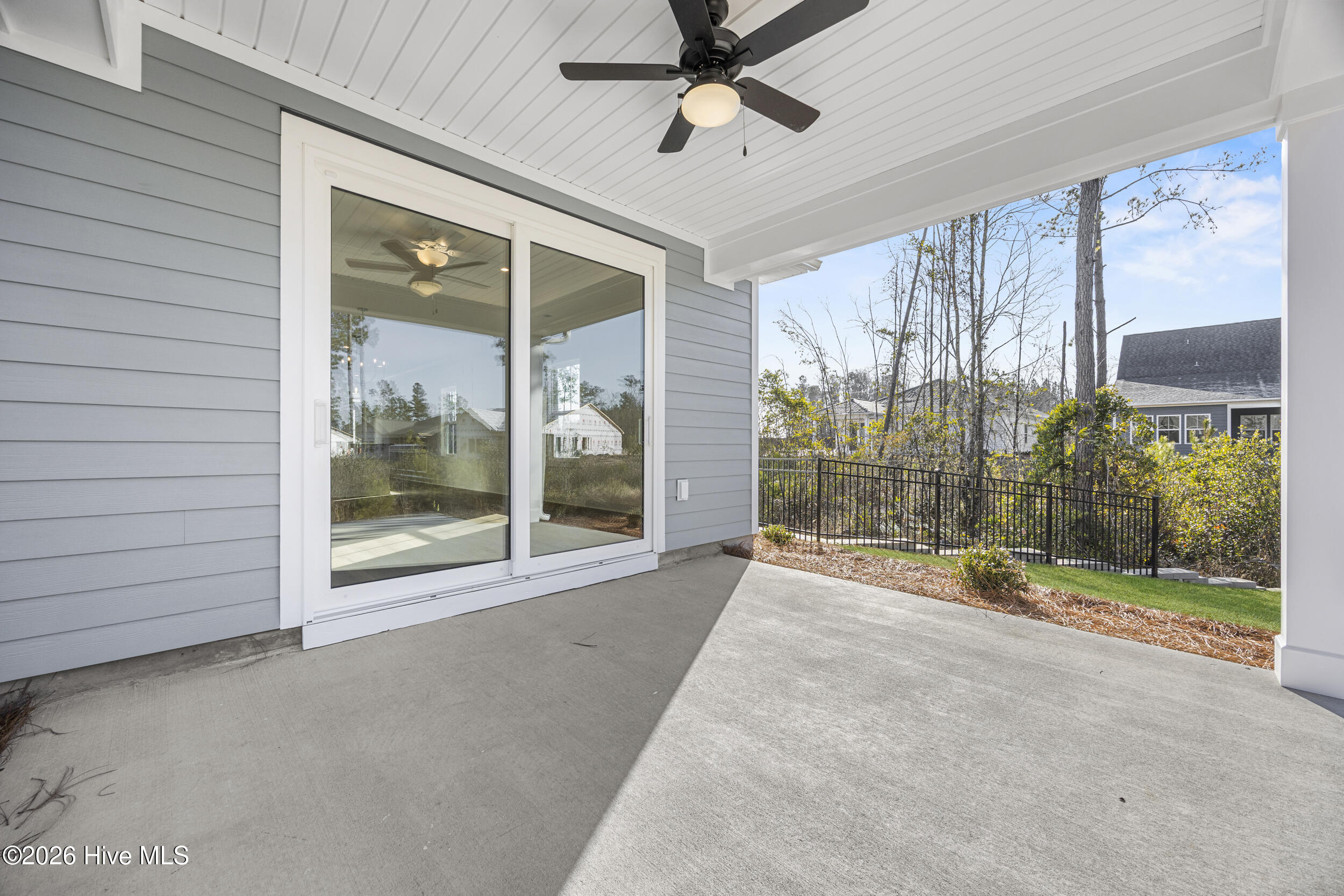 100556976 | Photo 45