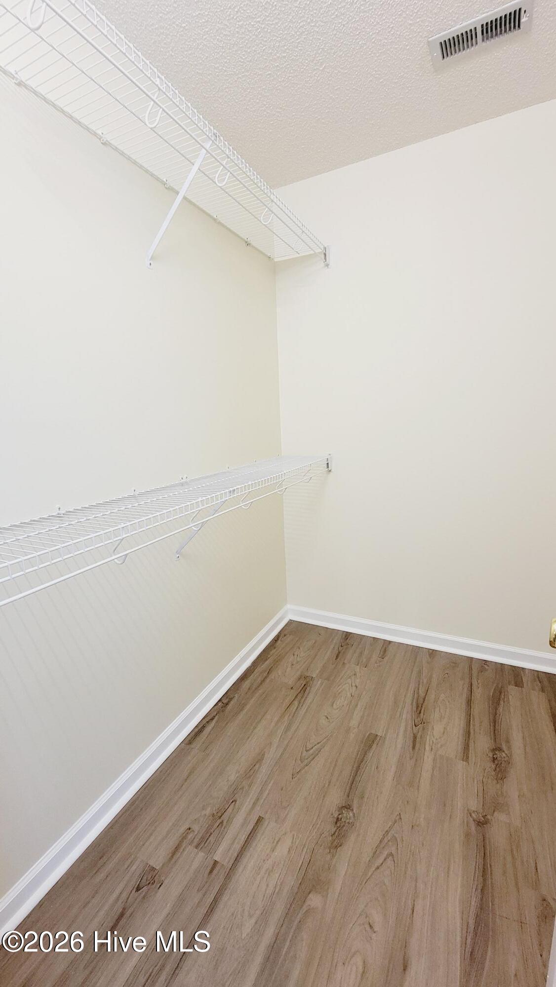 100558224 | Photo 12