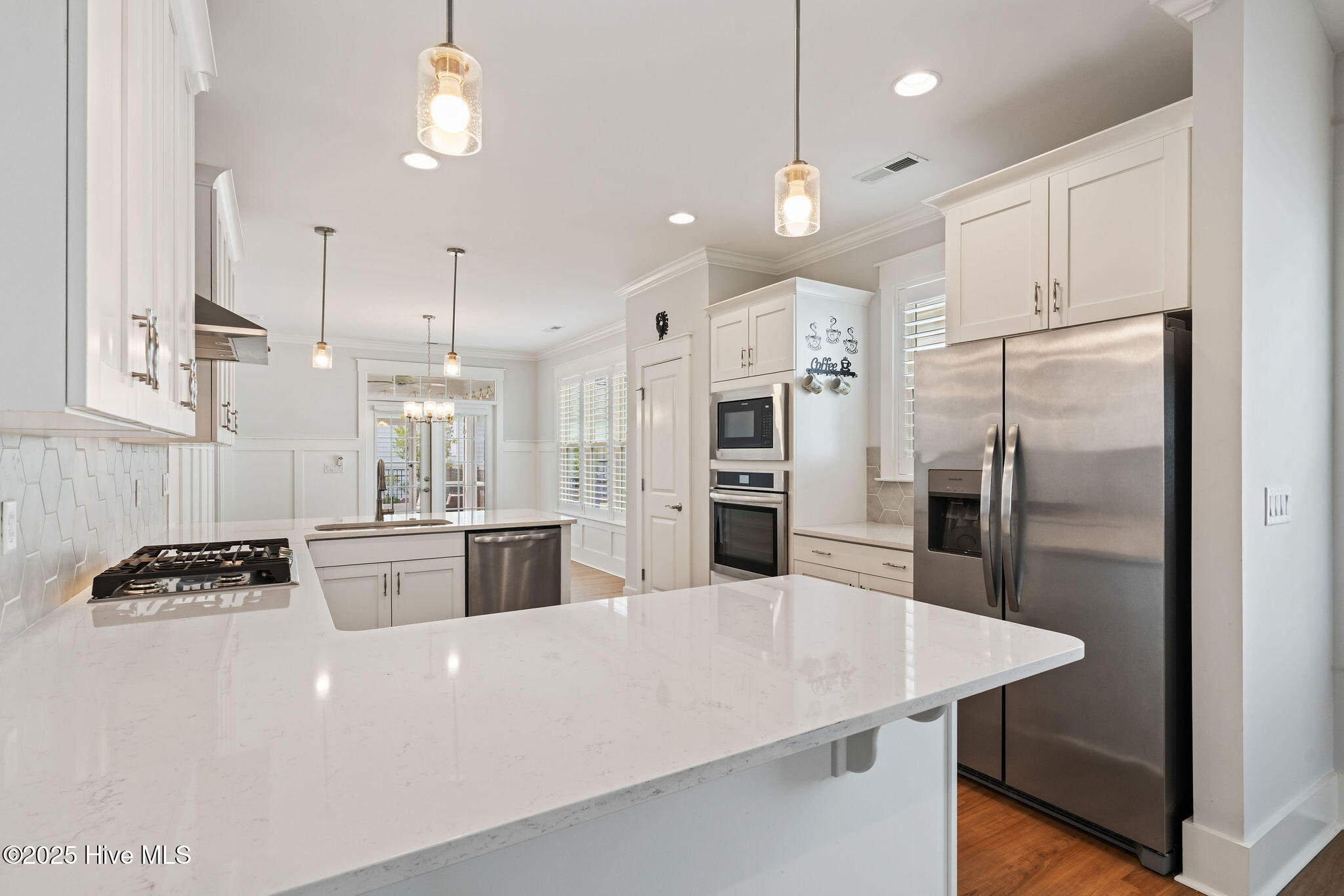 100523892 | Photo 18