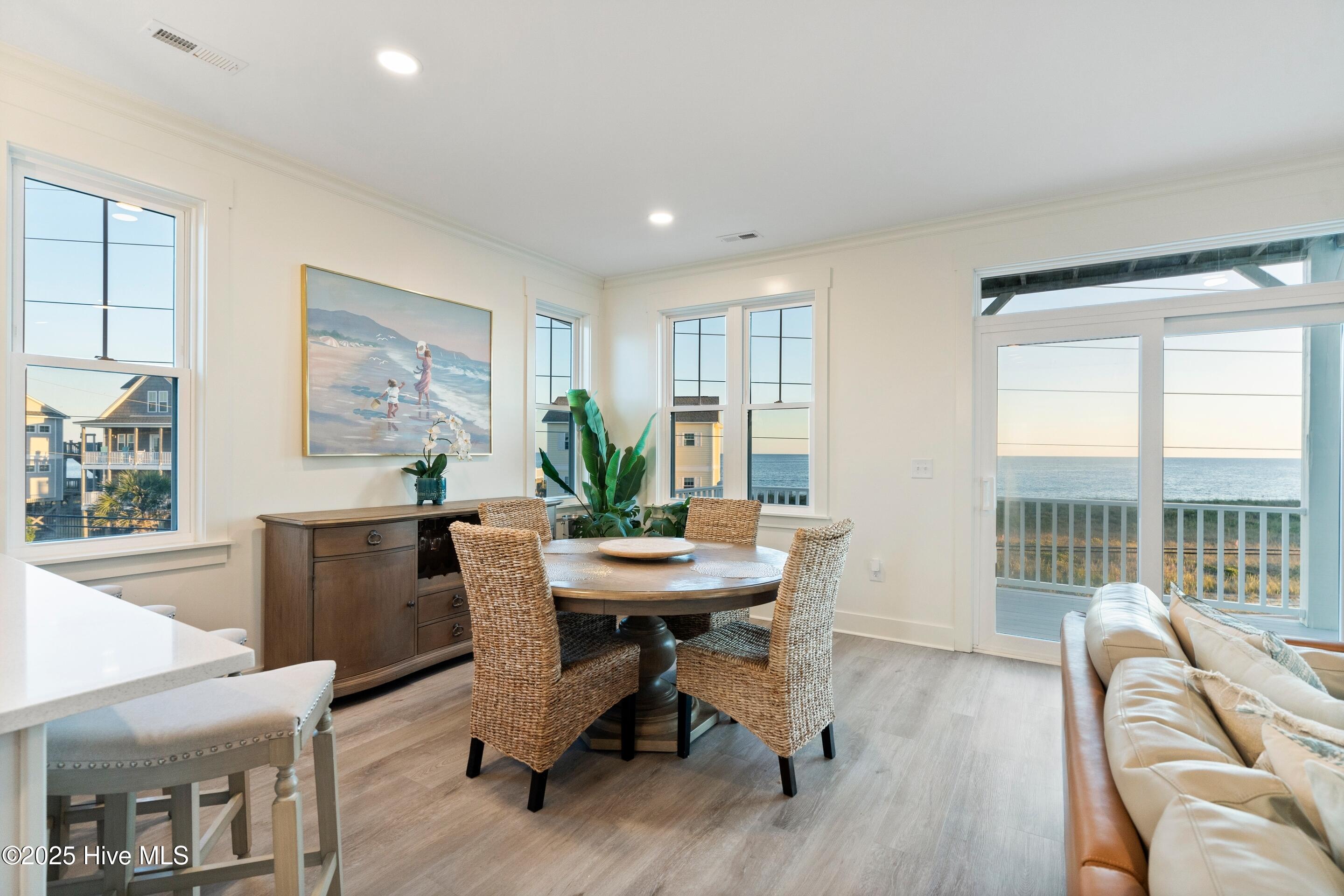 100540590 | Photo 28